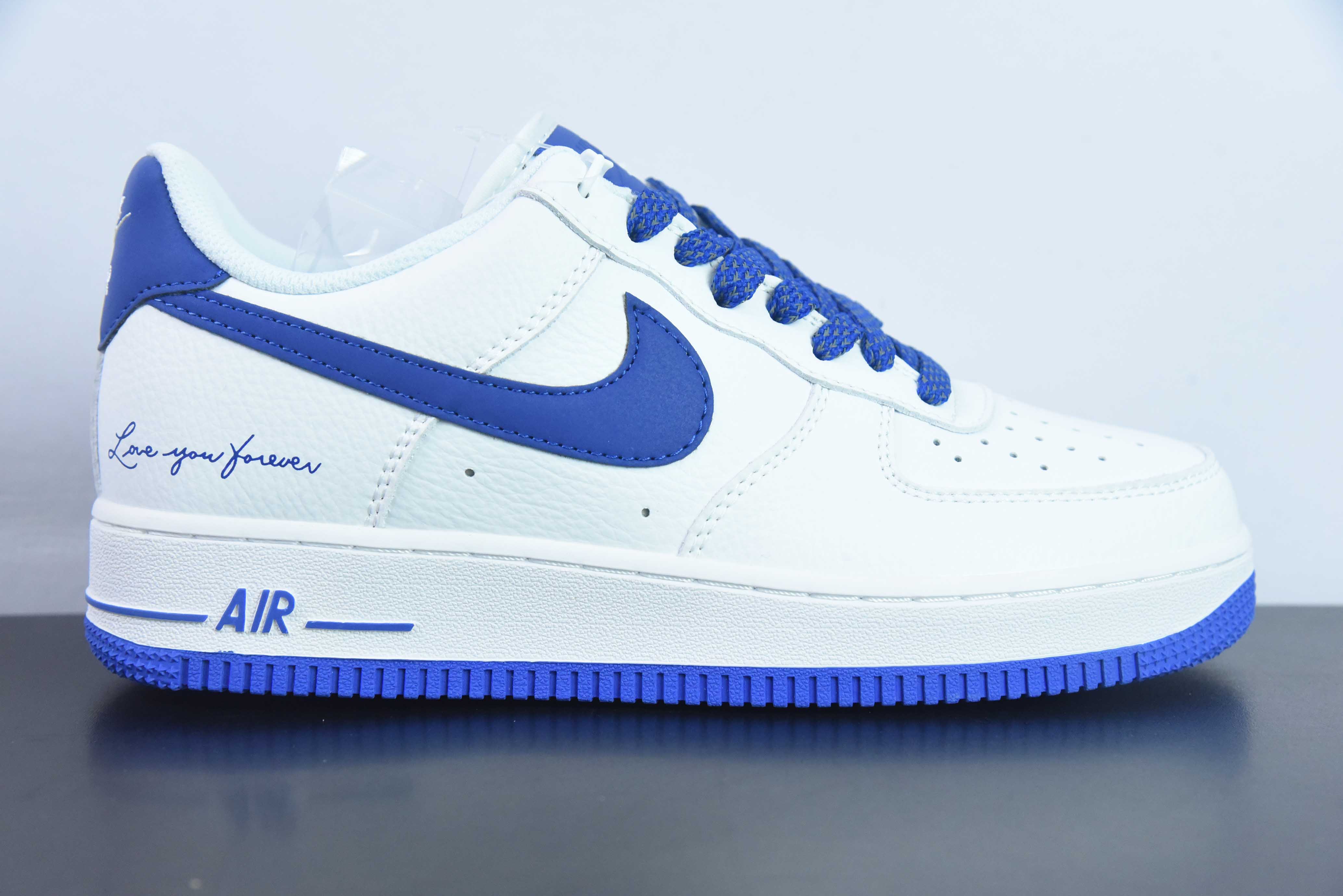 RAJ19584936 Nike Air Force 1 AF1 空军一号/低帮 白蓝 签名印花货号：LO1718-057 尺码：36-45