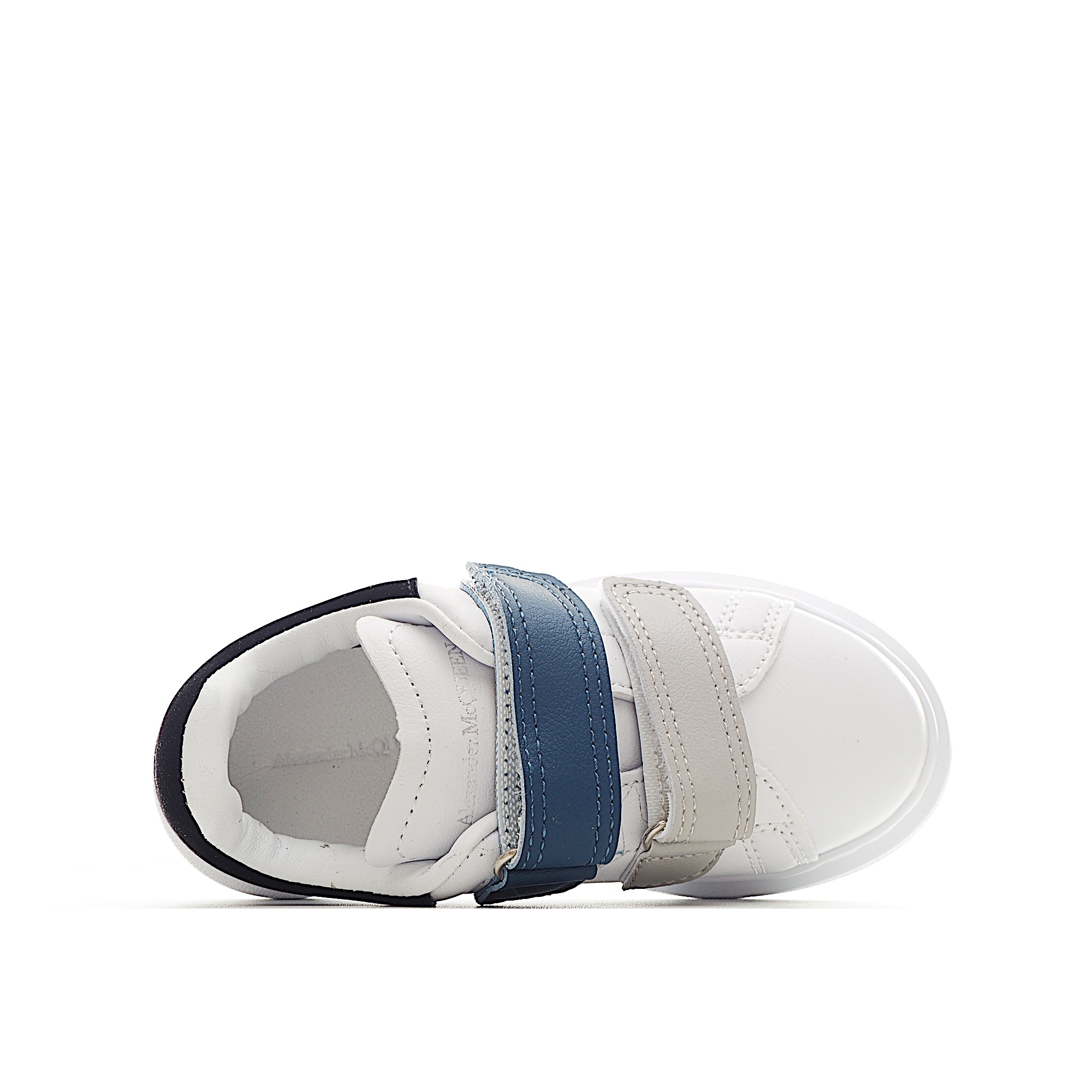 图片[4]-麦昆 魔术贴时尚低帮儿童板鞋 麦昆魔术贴时尚低帮儿童魔术贴低帮运动鞋，双色设计、对比后跟、圆头、正面饰有魔术贴、橡胶厚底。鞋面采用皮革材质制作。采用流行版型设计，外观时尚大气。稳固的后跟贴合足部曲线设计，软弹舒适，不易磨脚。 尺码：25-37-选品中心