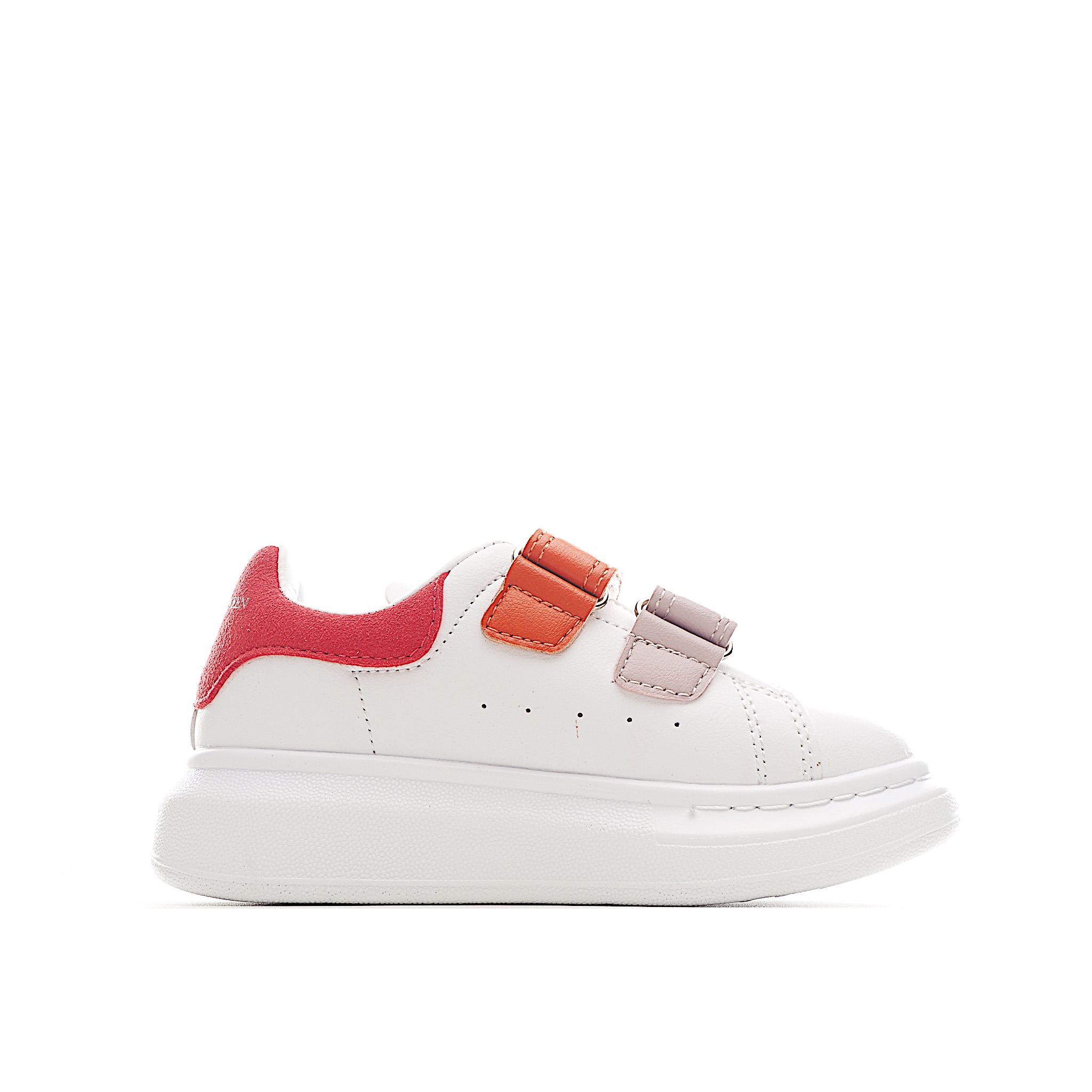 图片[3]-麦昆 魔术贴时尚低帮儿童板鞋 麦昆魔术贴时尚低帮儿童魔术贴低帮运动鞋，双色设计、对比后跟、圆头、正面饰有魔术贴、橡胶厚底。鞋面采用皮革材质制作。采用流行版型设计，外观时尚大气。稳固的后跟贴合足部曲线设计，软弹舒适，不易磨脚。 尺码：25-37-选品中心