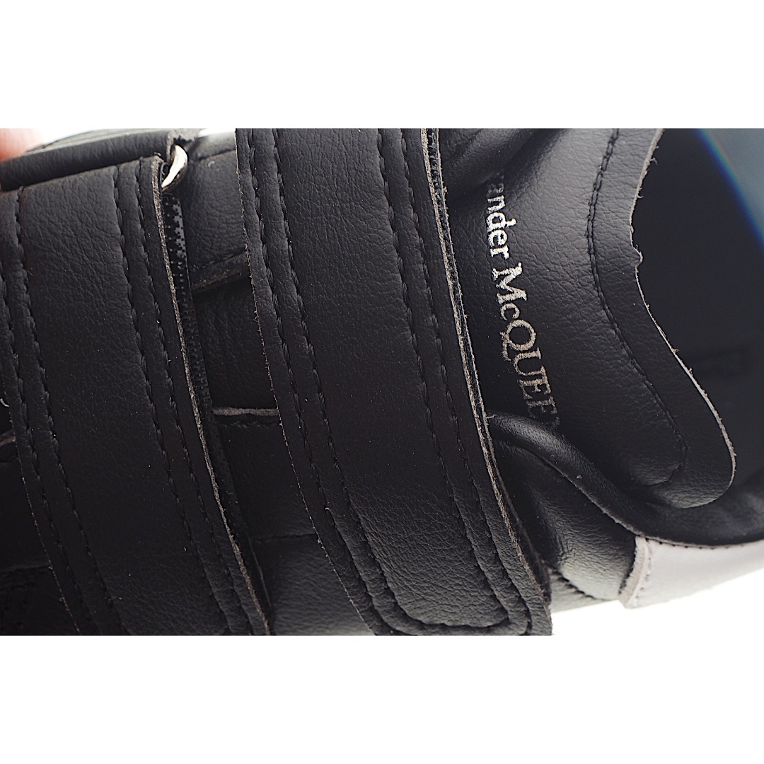 图片[8]-麦昆 魔术贴时尚低帮儿童板鞋 麦昆魔术贴时尚低帮儿童魔术贴低帮运动鞋，双色设计、对比后跟、圆头、正面饰有魔术贴、橡胶厚底。鞋面采用皮革材质制作。采用流行版型设计，外观时尚大气。稳固的后跟贴合足部曲线设计，软弹舒适，不易磨脚。 尺码：25-37-选品中心