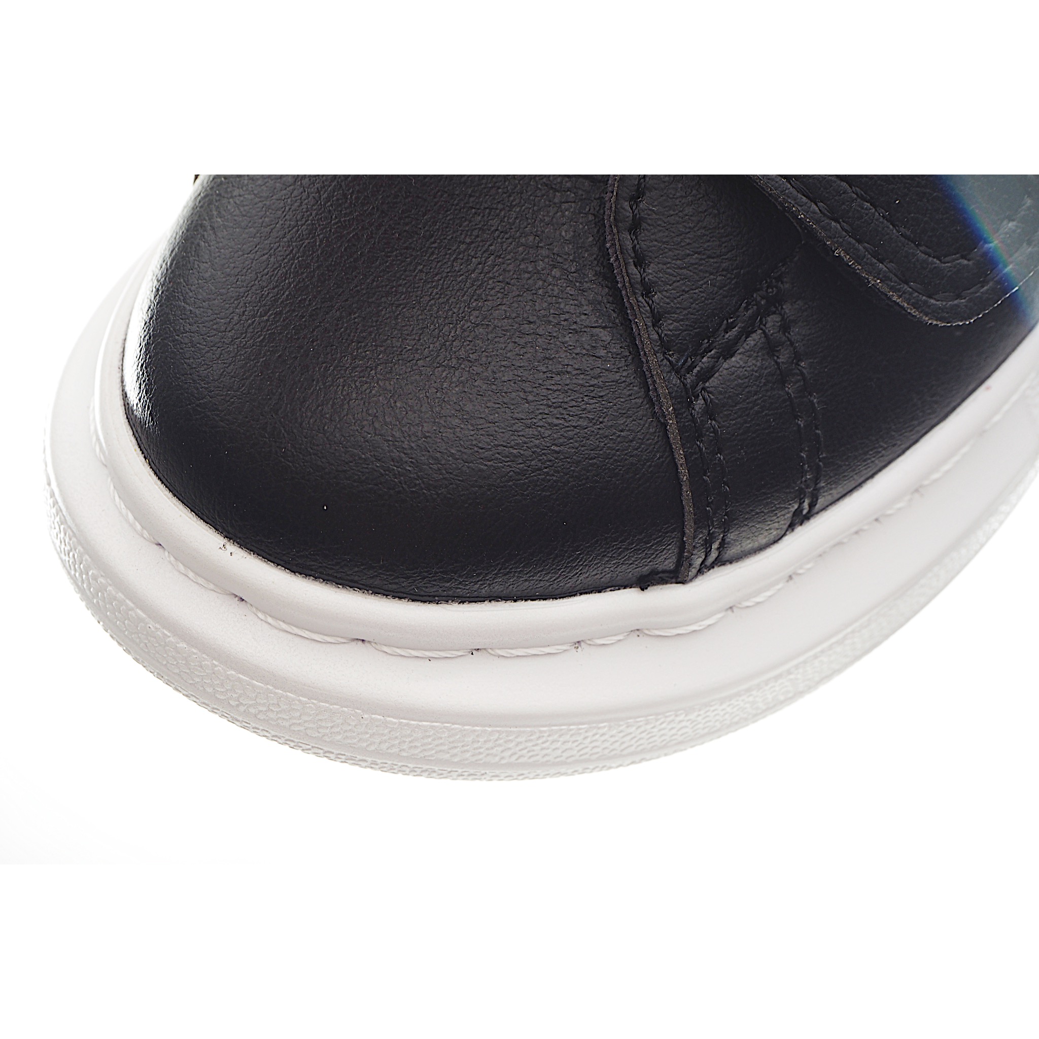 图片[7]-麦昆 魔术贴时尚低帮儿童板鞋 麦昆魔术贴时尚低帮儿童魔术贴低帮运动鞋，双色设计、对比后跟、圆头、正面饰有魔术贴、橡胶厚底。鞋面采用皮革材质制作。采用流行版型设计，外观时尚大气。稳固的后跟贴合足部曲线设计，软弹舒适，不易磨脚。 尺码：25-37-选品中心