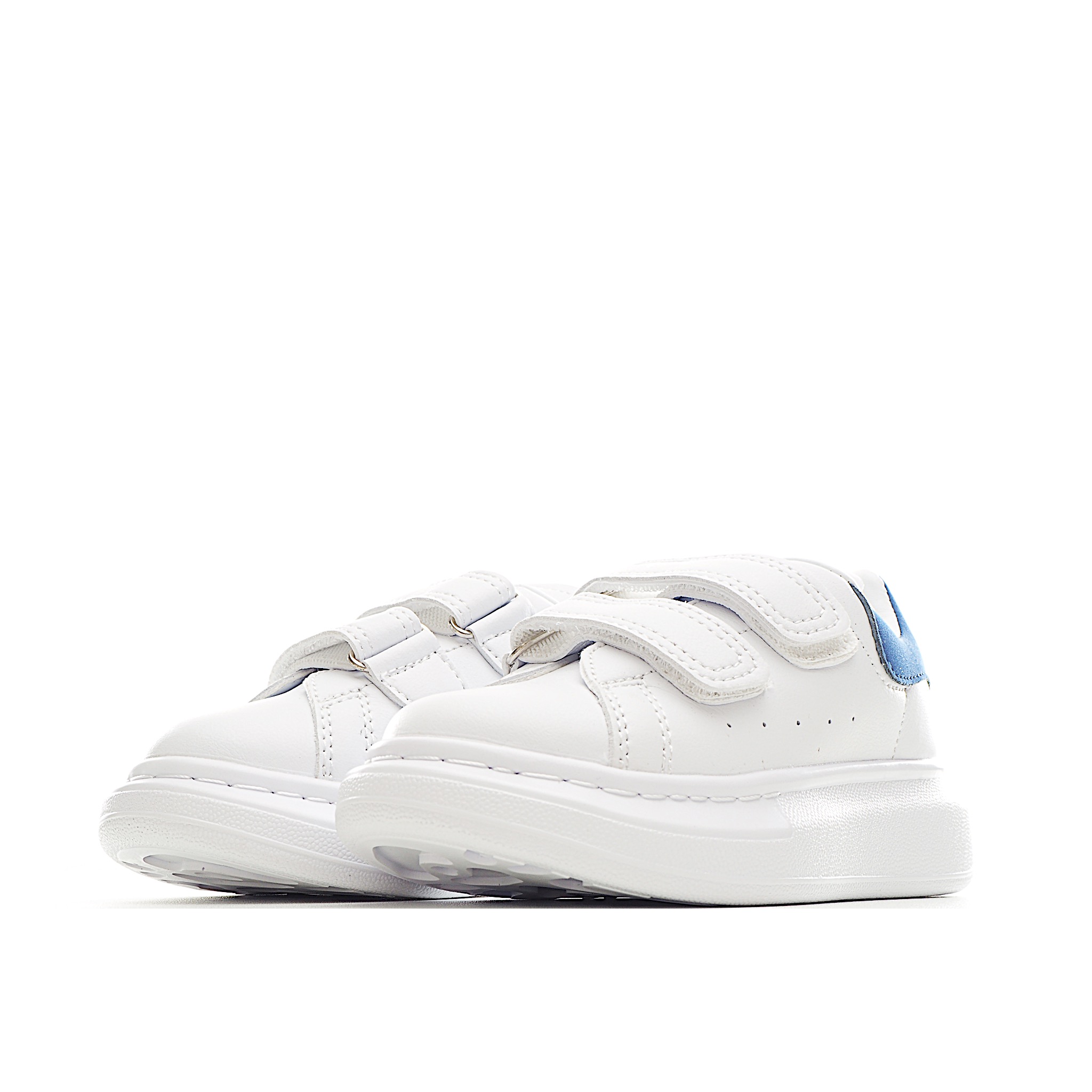 图片[2]-麦昆 魔术贴时尚低帮儿童板鞋 麦昆魔术贴时尚低帮儿童魔术贴低帮运动鞋，双色设计、对比后跟、圆头、正面饰有魔术贴、橡胶厚底。鞋面采用皮革材质制作。采用流行版型设计，外观时尚大气。稳固的后跟贴合足部曲线设计，软弹舒适，不易磨脚。 尺码：25-37-选品中心