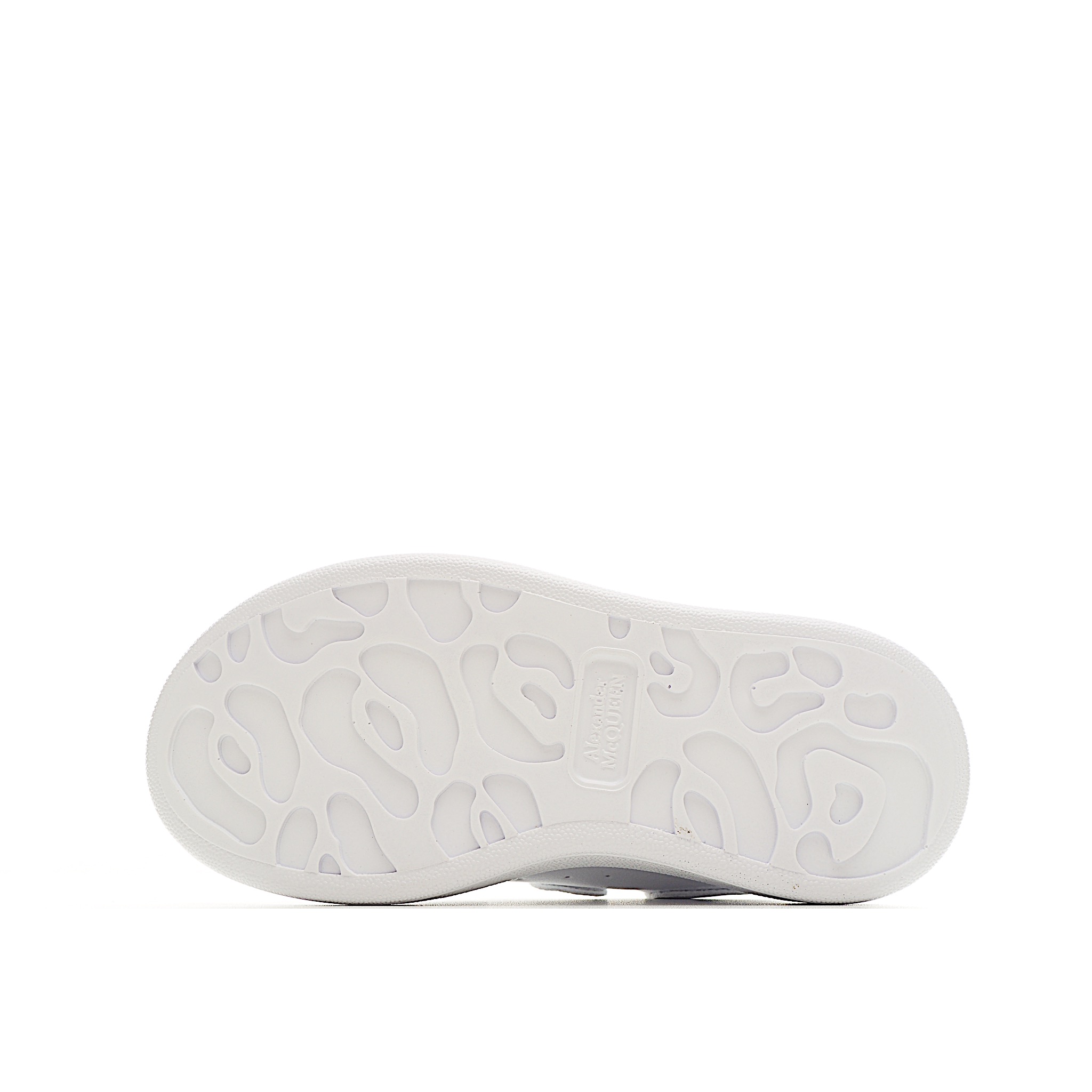 图片[6]-麦昆 魔术贴时尚低帮儿童板鞋 麦昆魔术贴时尚低帮儿童魔术贴低帮运动鞋，双色设计、对比后跟、圆头、正面饰有魔术贴、橡胶厚底。鞋面采用皮革材质制作。采用流行版型设计，外观时尚大气。稳固的后跟贴合足部曲线设计，软弹舒适，不易磨脚。 尺码：25-37-选品中心