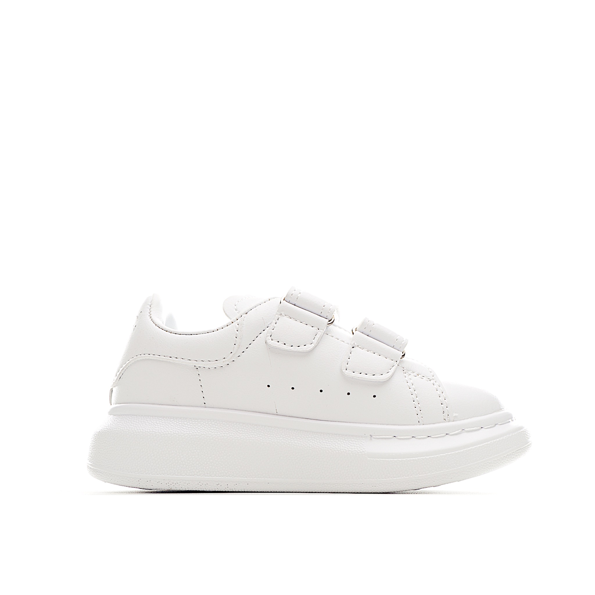 图片[3]-麦昆 魔术贴时尚低帮儿童板鞋 麦昆魔术贴时尚低帮儿童魔术贴低帮运动鞋，双色设计、对比后跟、圆头、正面饰有魔术贴、橡胶厚底。鞋面采用皮革材质制作。采用流行版型设计，外观时尚大气。稳固的后跟贴合足部曲线设计，软弹舒适，不易磨脚。 尺码：25-37-选品中心