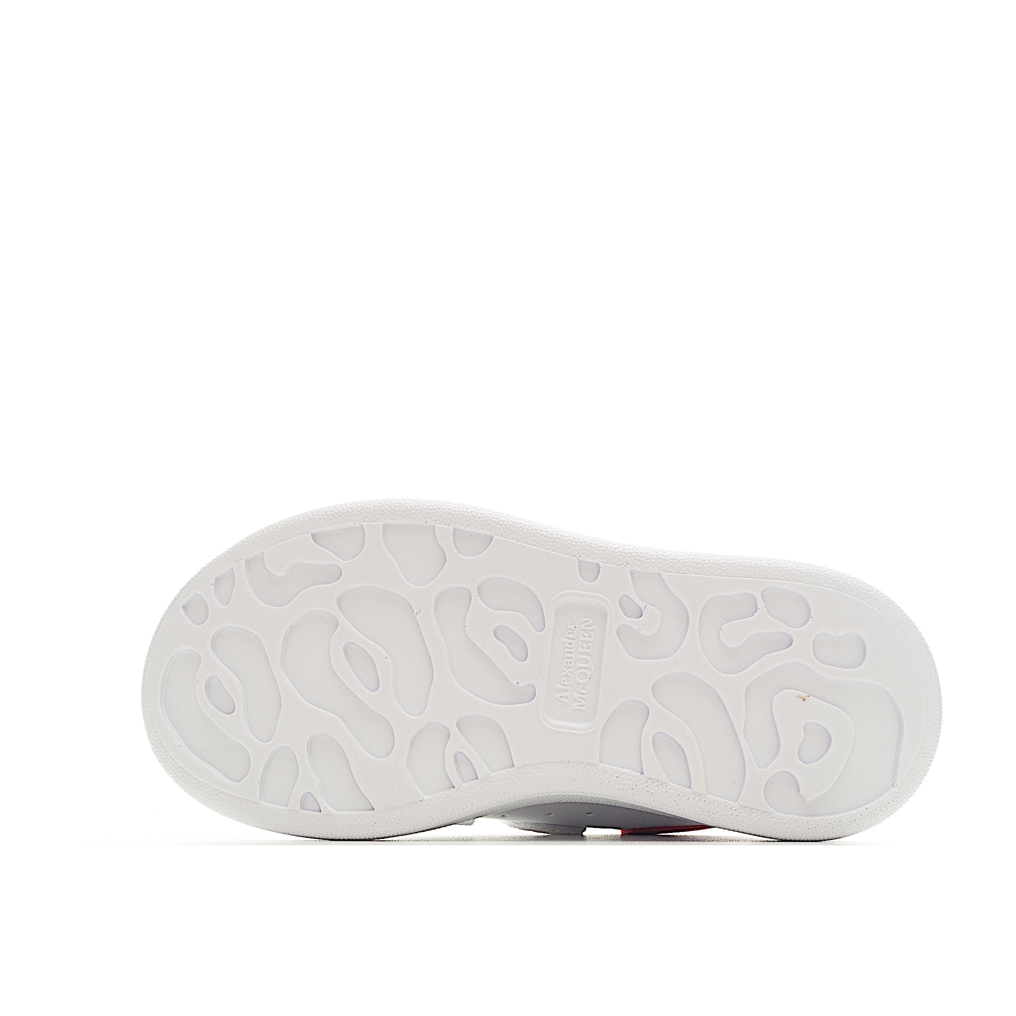 图片[6]-麦昆 魔术贴时尚低帮儿童板鞋 麦昆魔术贴时尚低帮儿童魔术贴低帮运动鞋，双色设计、对比后跟、圆头、正面饰有魔术贴、橡胶厚底。鞋面采用皮革材质制作。采用流行版型设计，外观时尚大气。稳固的后跟贴合足部曲线设计，软弹舒适，不易磨脚。 尺码：25-37-选品中心