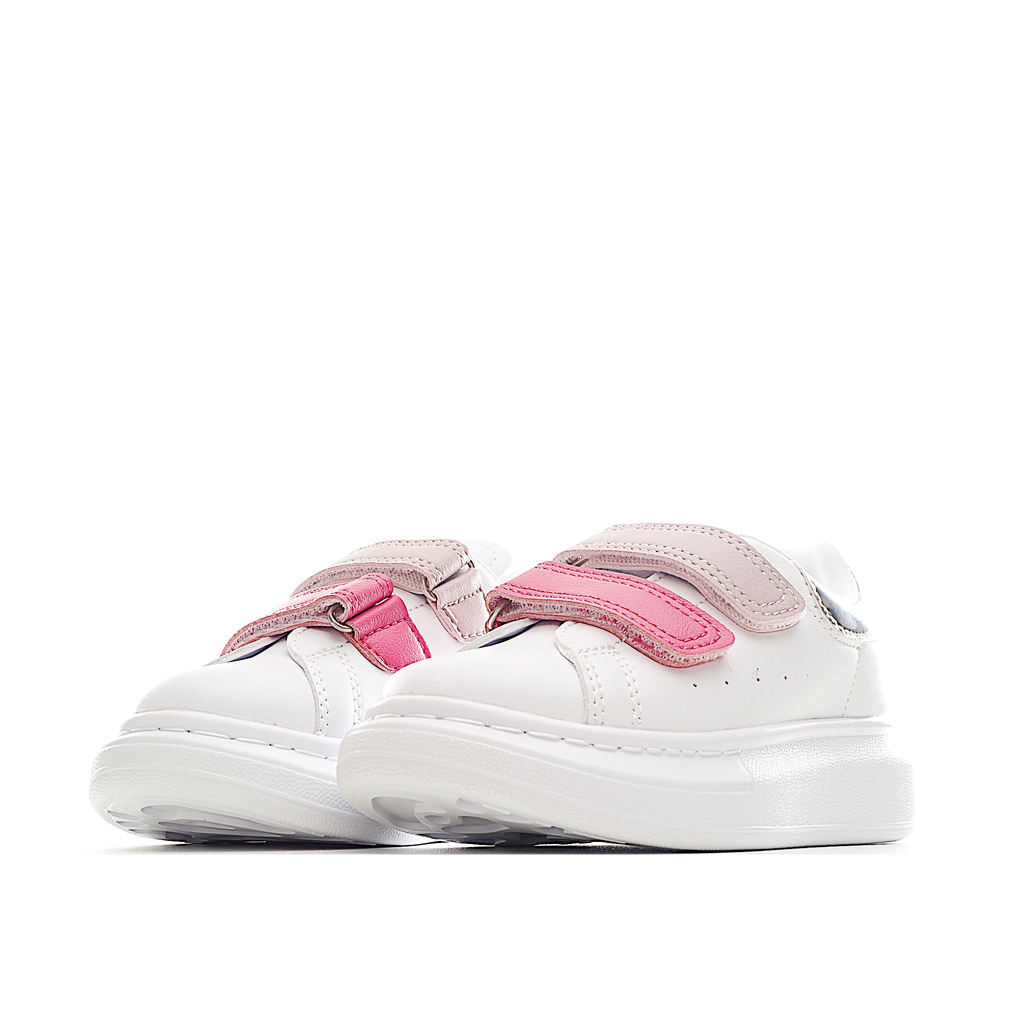 图片[2]-麦昆 魔术贴时尚低帮儿童板鞋 麦昆魔术贴时尚低帮儿童魔术贴低帮运动鞋，双色设计、对比后跟、圆头、正面饰有魔术贴、橡胶厚底。鞋面采用皮革材质制作。采用流行版型设计，外观时尚大气。稳固的后跟贴合足部曲线设计，软弹舒适，不易磨脚。 尺码：25-37-选品中心