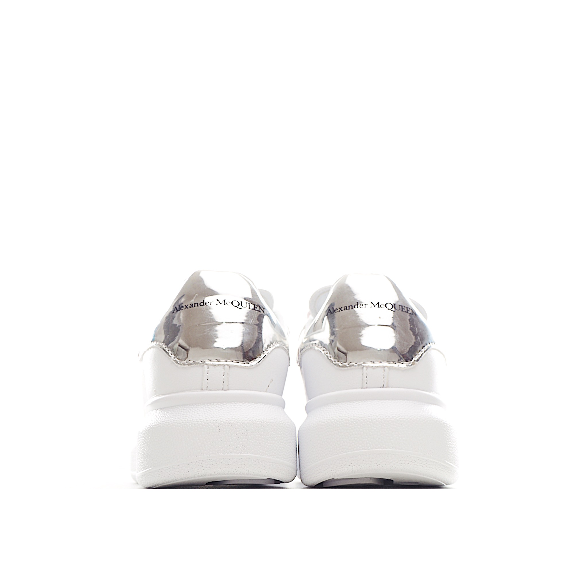 图片[5]-麦昆 魔术贴时尚低帮儿童板鞋 麦昆魔术贴时尚低帮儿童魔术贴低帮运动鞋，双色设计、对比后跟、圆头、正面饰有魔术贴、橡胶厚底。鞋面采用皮革材质制作。采用流行版型设计，外观时尚大气。稳固的后跟贴合足部曲线设计，软弹舒适，不易磨脚。 尺码：25-37-选品中心