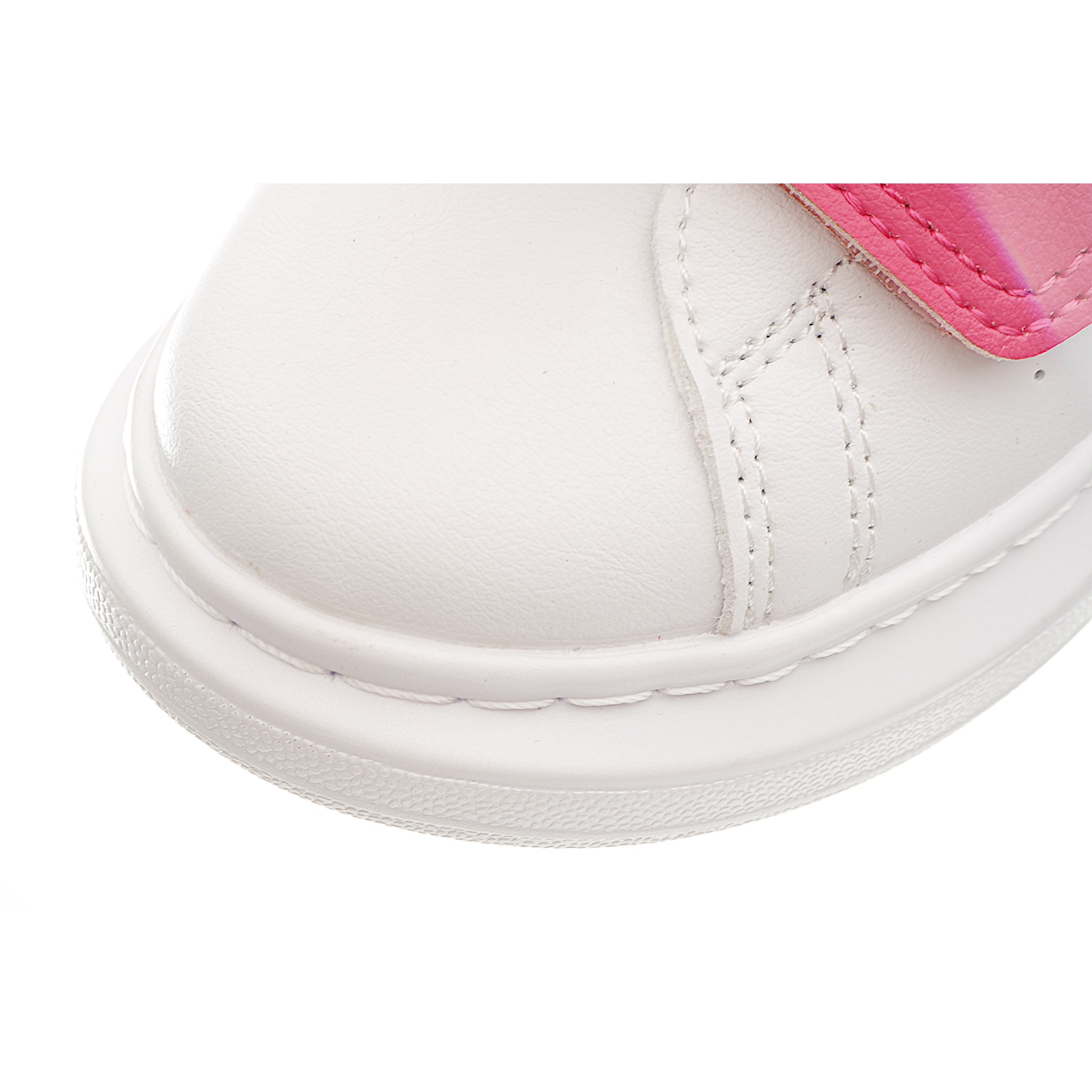 图片[7]-麦昆 魔术贴时尚低帮儿童板鞋 麦昆魔术贴时尚低帮儿童魔术贴低帮运动鞋，双色设计、对比后跟、圆头、正面饰有魔术贴、橡胶厚底。鞋面采用皮革材质制作。采用流行版型设计，外观时尚大气。稳固的后跟贴合足部曲线设计，软弹舒适，不易磨脚。 尺码：25-37-选品中心