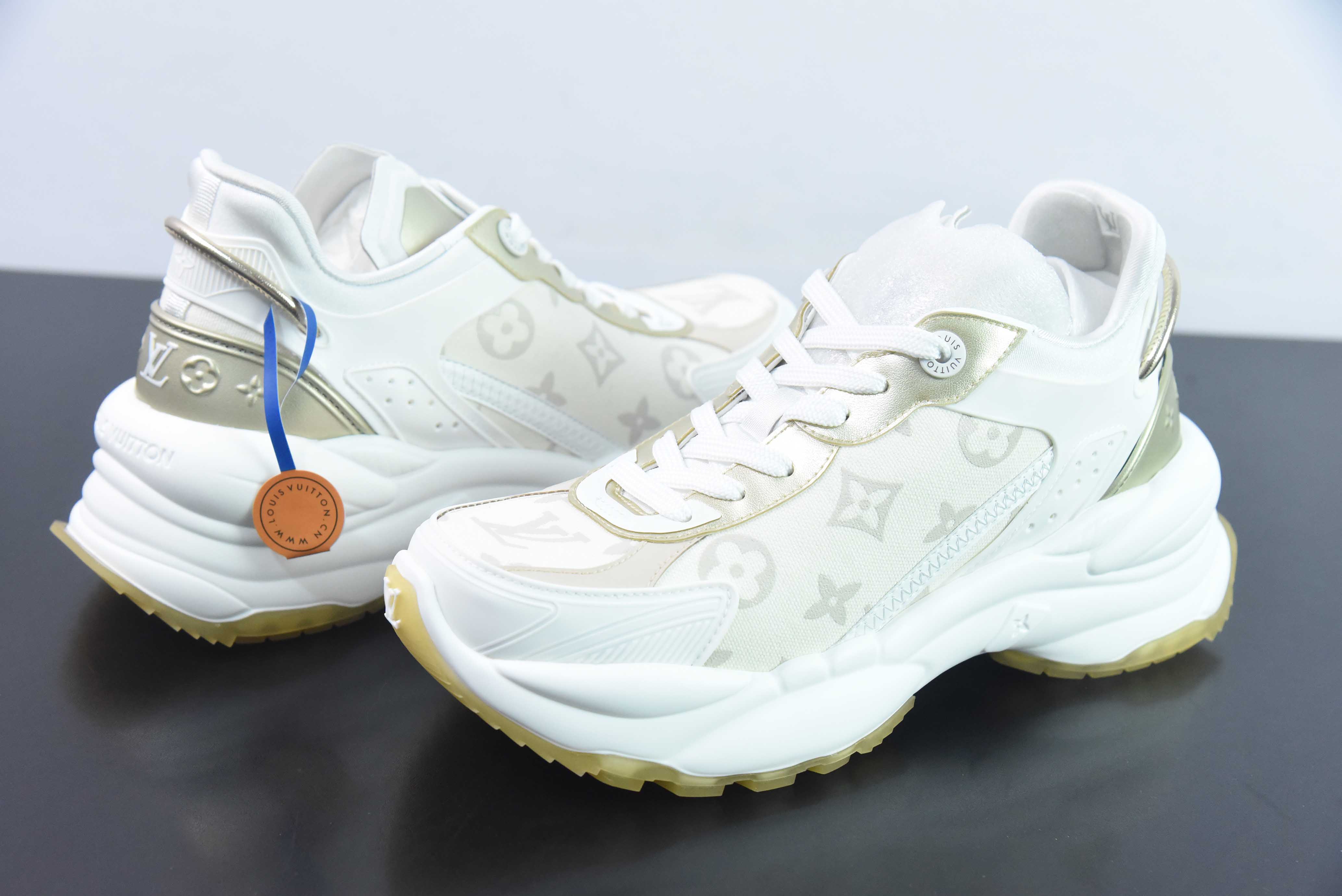 LV/路易威登 纯进口的DK透气网格布料RUN55运动鞋