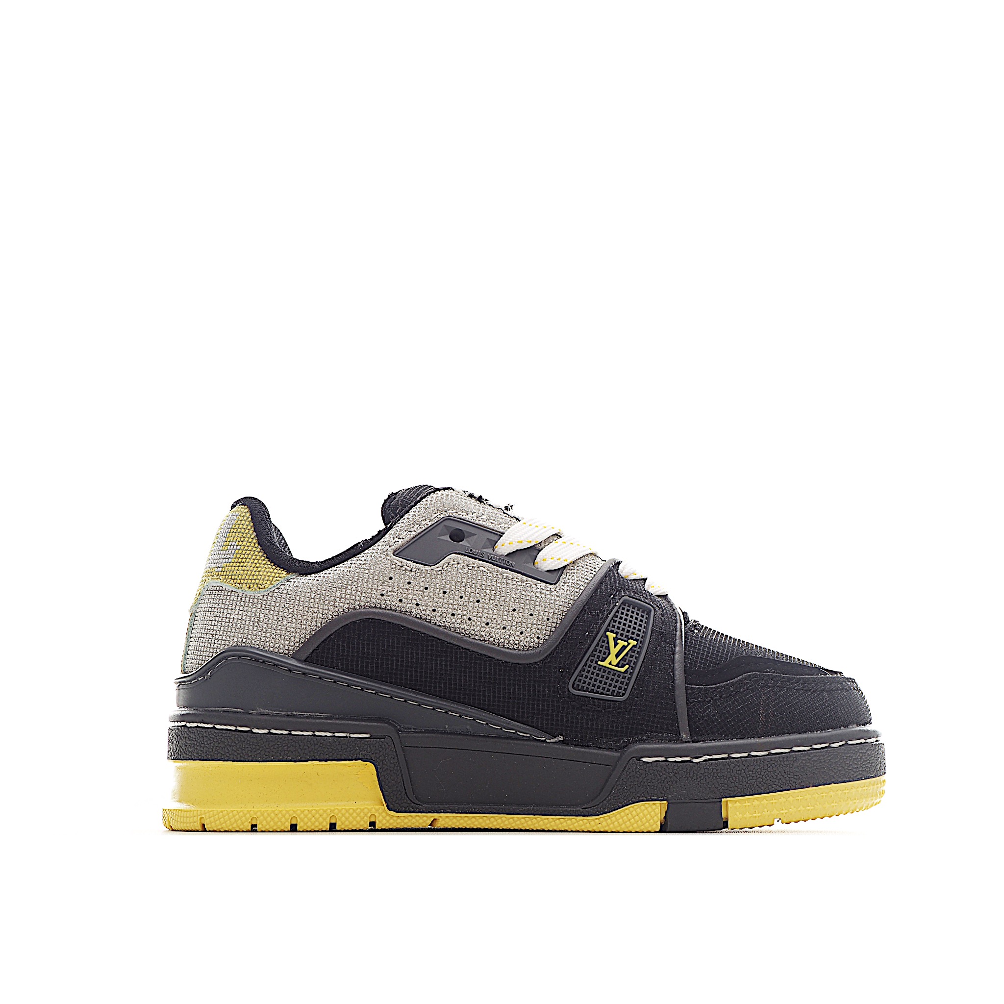 图片[3]-LV 休闲时尚儿童板鞋 LV 运动鞋以黑色、银色和黄色闪闪发光的水钻重新诠释，外观出众。图形色调突出了路易威登工匠在﹖小时内缝制的结构精美的鞋面。双色橡胶外底压印花押花图案也很吸引人。 尺码：26-37 货号：水钻黑黄-选品中心