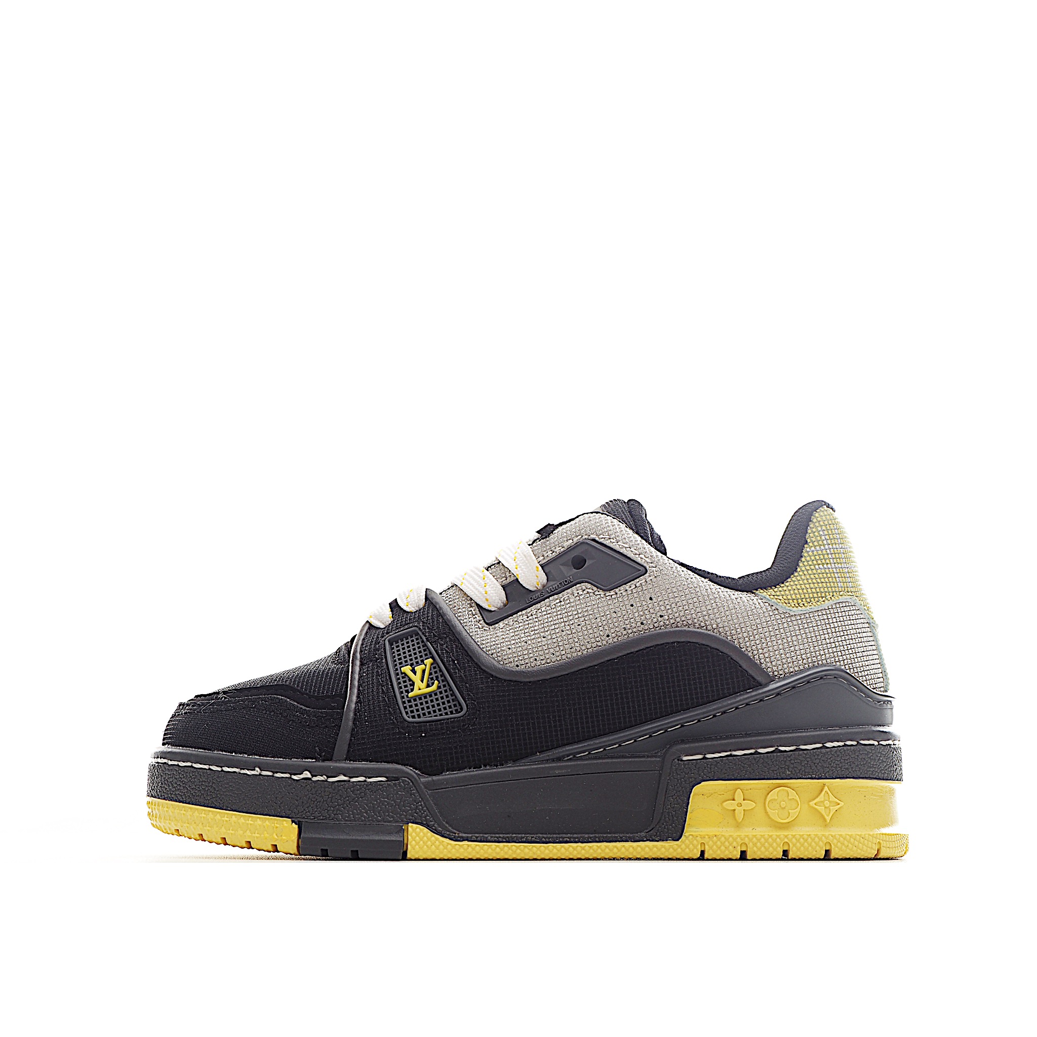 LV 休闲时尚儿童板鞋 LV 运动鞋以黑色、银色和黄色闪闪发光的水钻重新诠释，外观出众。图形色调突出了路易威登工匠在﹖小时内缝制的结构精美的鞋面。双色橡胶外底压印花押花图案也很吸引人。 尺码：26-37 货号：水钻黑黄-选品中心