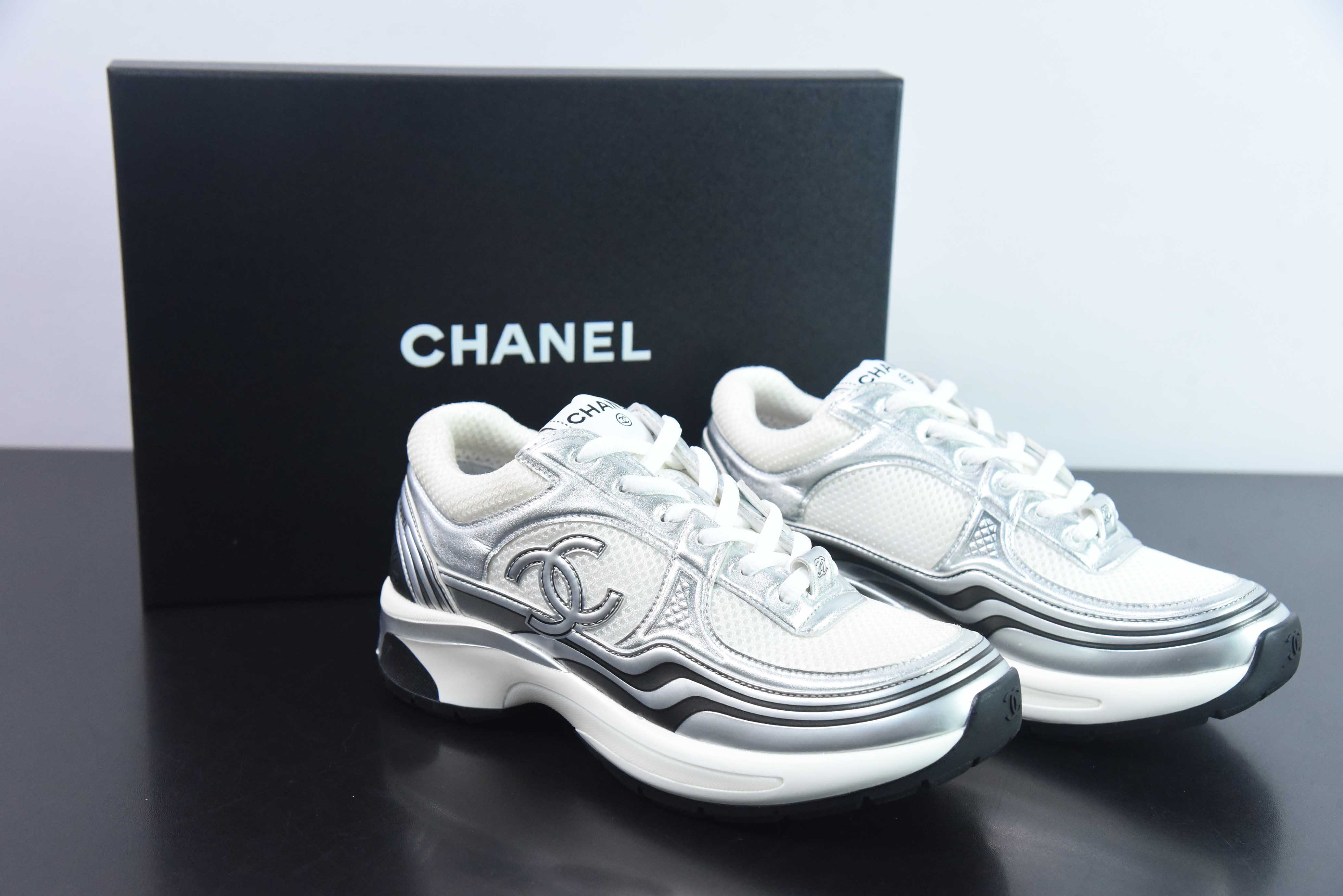 Chane/香奈儿  法国奢侈品品牌 2023 Cruise Logo Casual Low 系列克鲁斯轻便复古老爹风百搭休闲运鞋