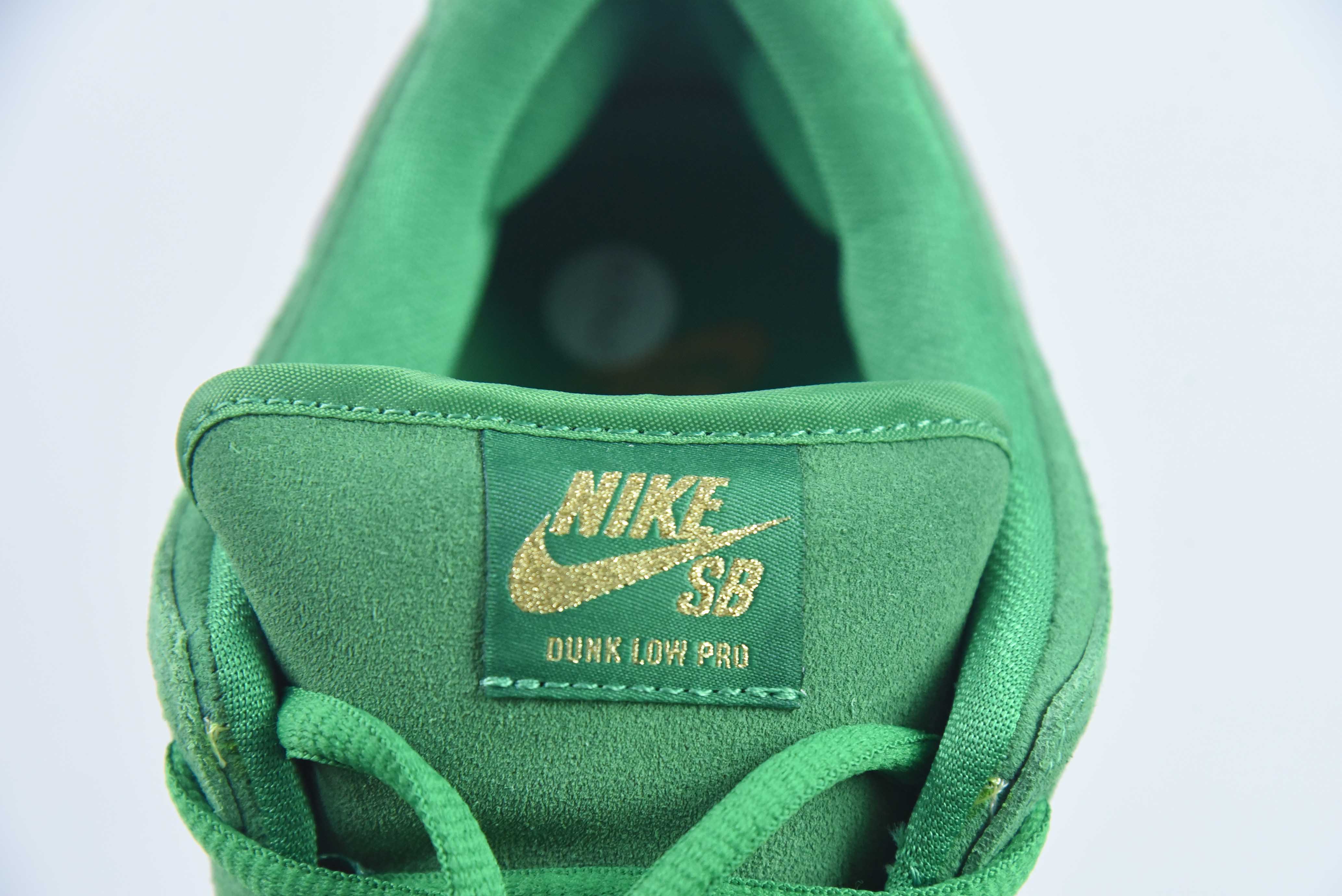 NK SB Dunk Low " Shamrock " 四叶草 低帮休闲板鞋 货号：BQ6817-303