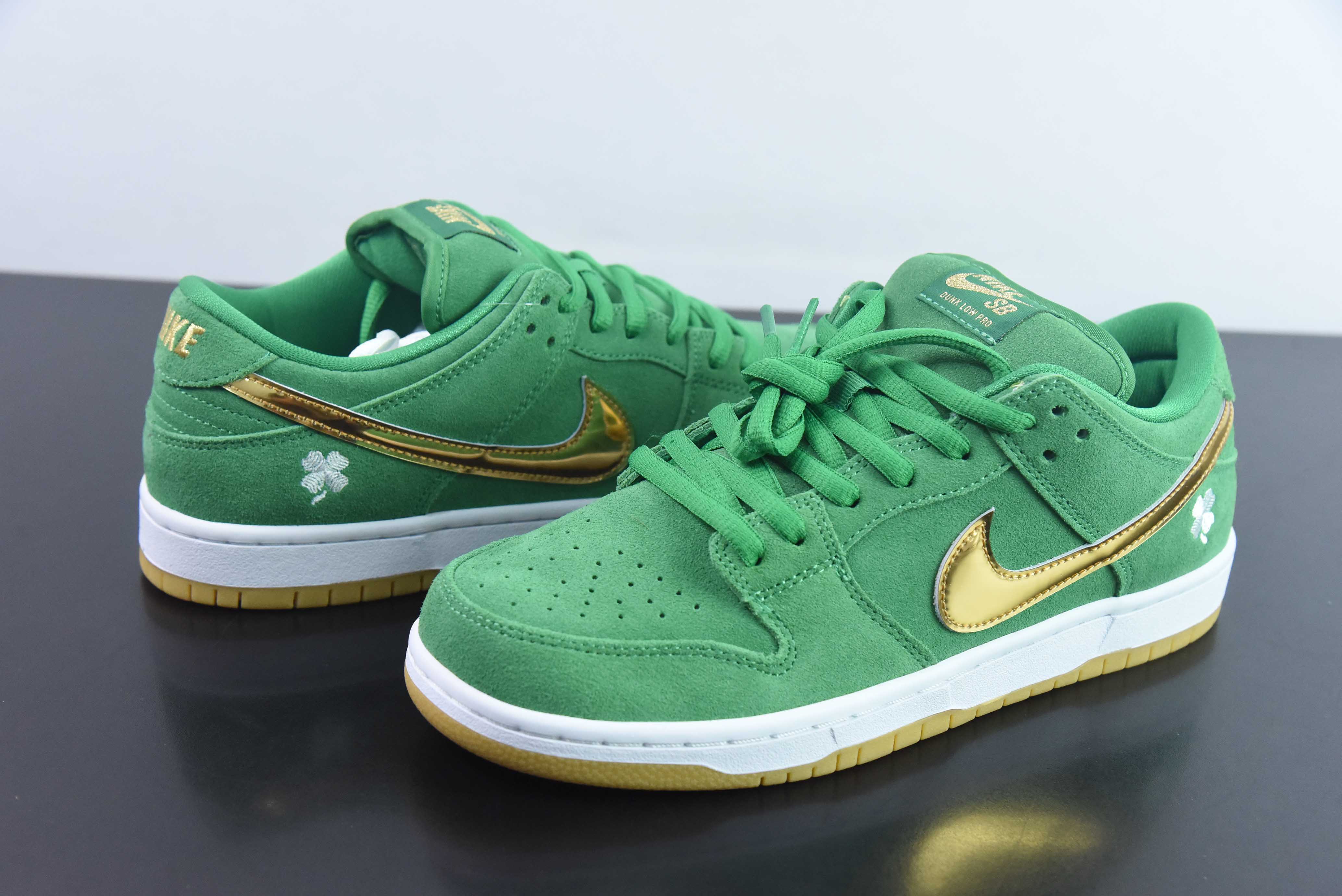 NK SB Dunk Low " Shamrock " 四叶草 低帮休闲板鞋 货号：BQ6817-303