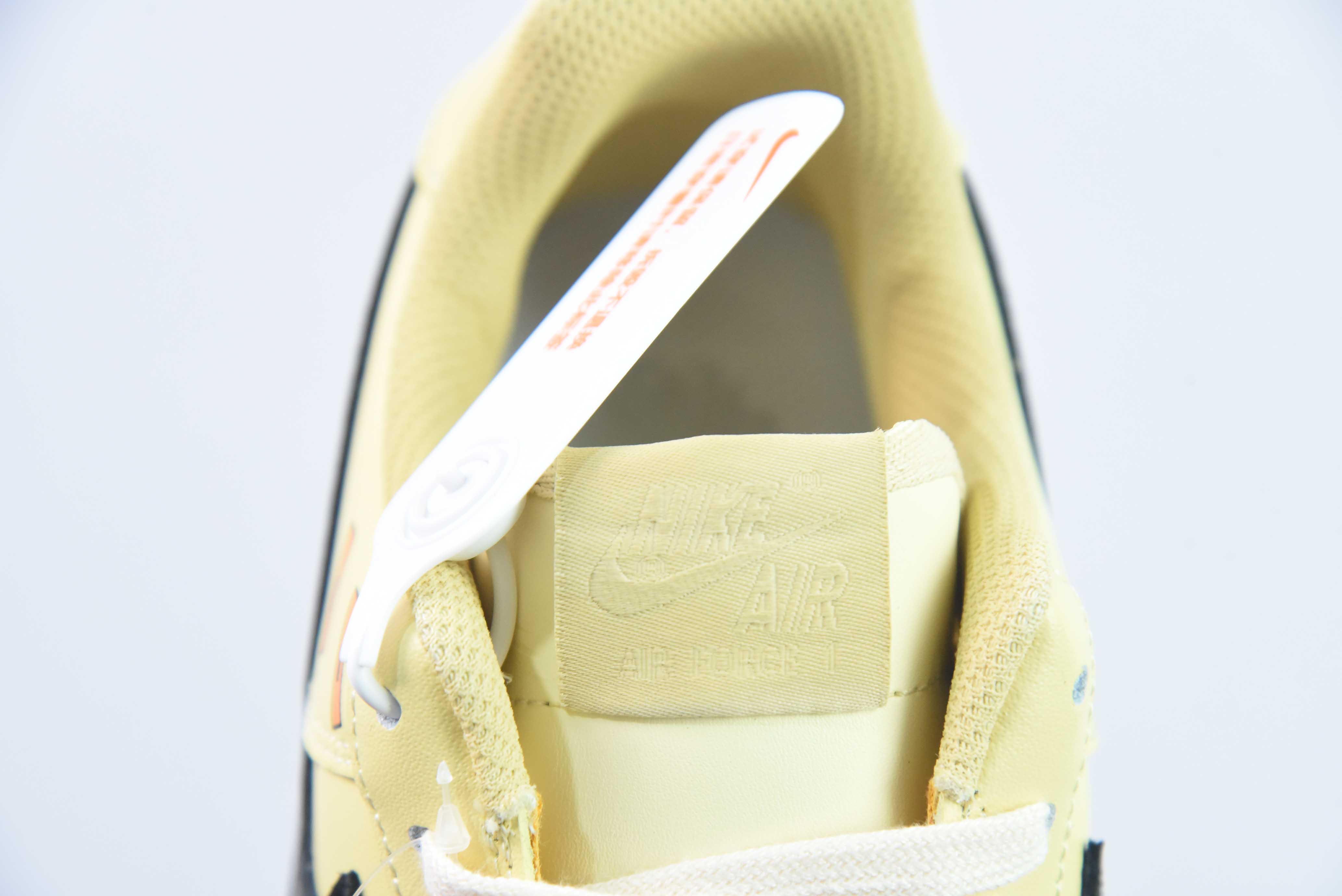 Nike Air Force 1 Low 空军一号低帮运动休闲板鞋 英文涂鸦 71 黄色 货号:CW2288-111