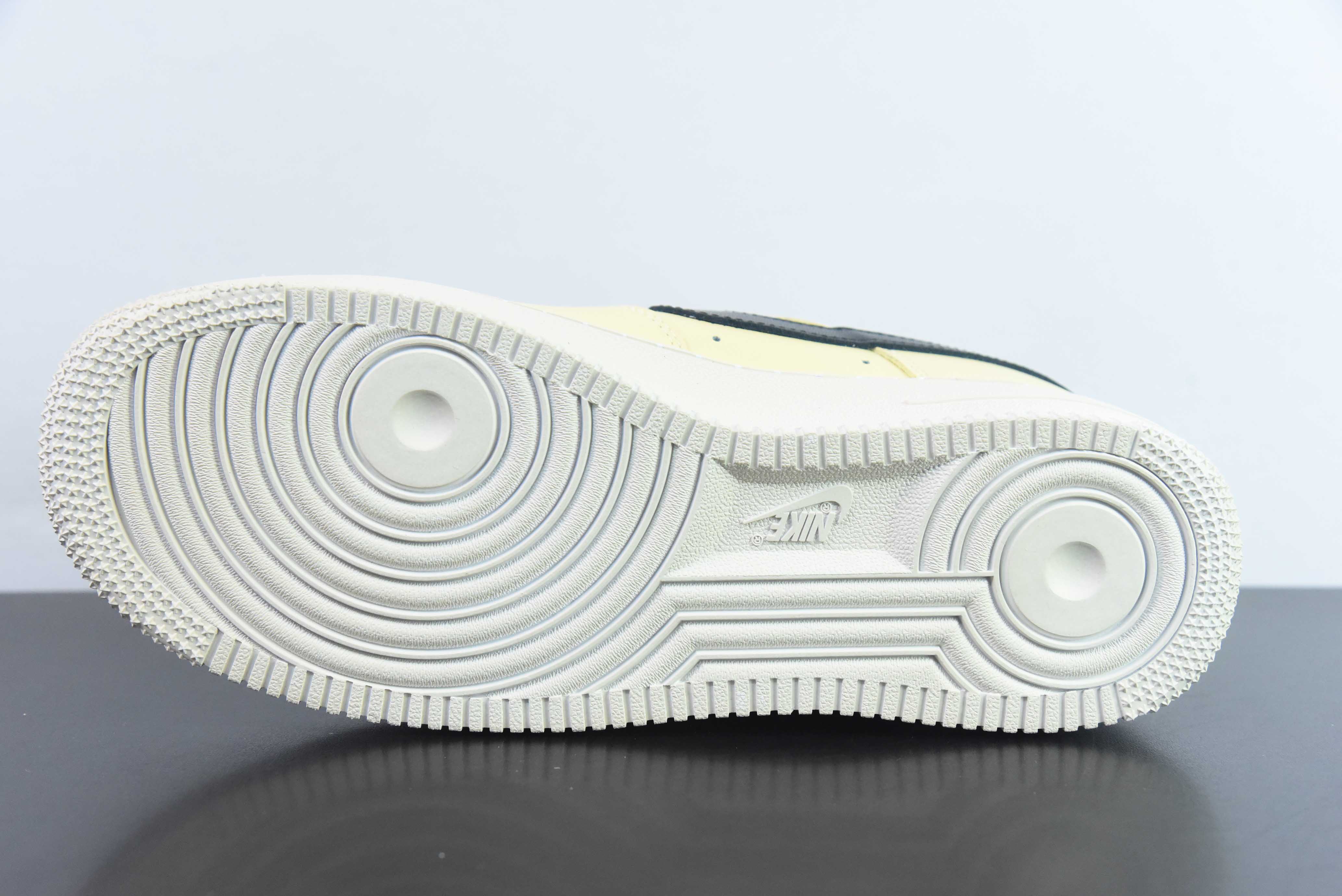 Nike Air Force 1 Low 空军一号低帮运动休闲板鞋 英文涂鸦 71 黄色 货号:CW2288-111