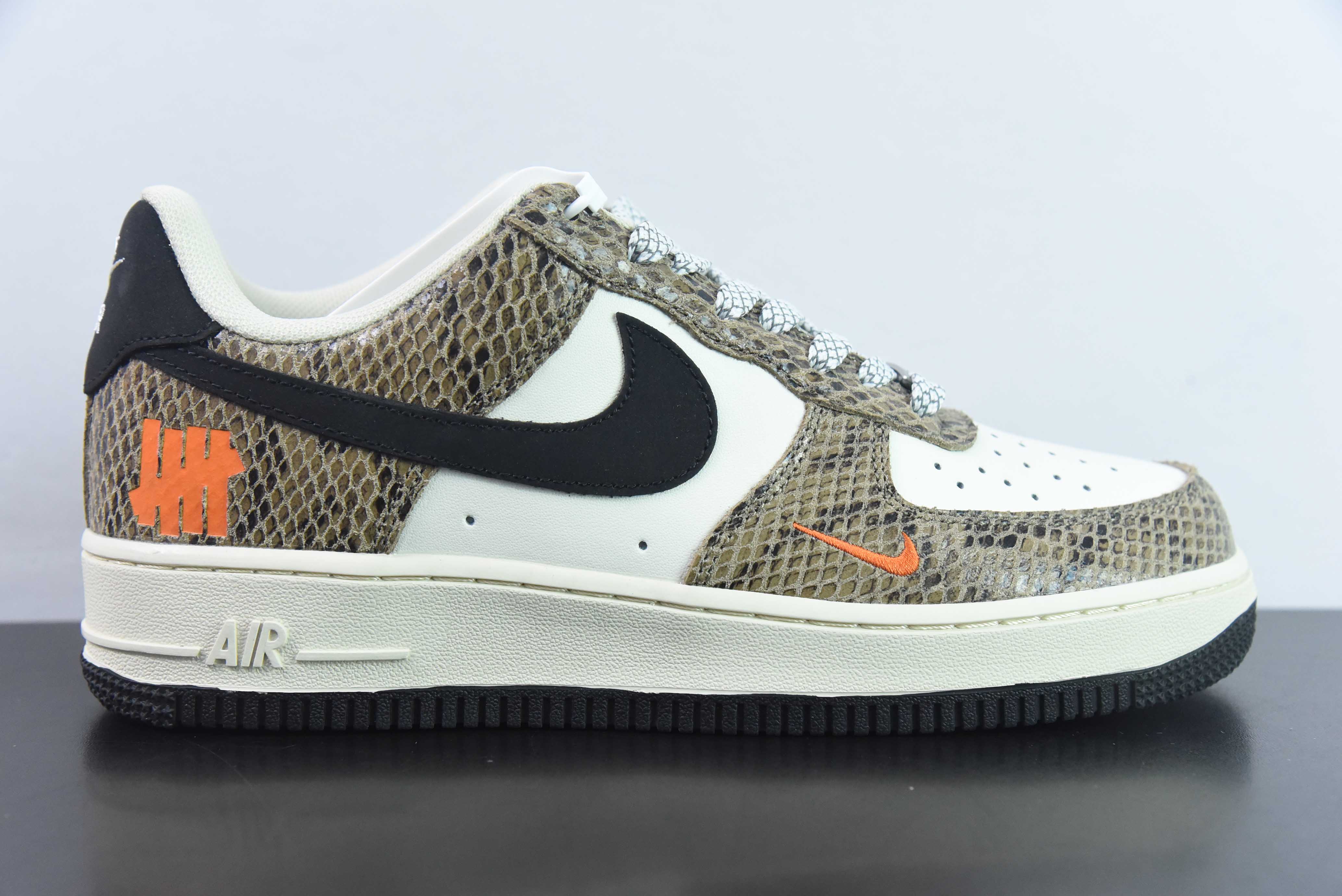 KAY29431237 Nike Air Force 1 AF1 空军一号/低帮 白黑棕 蛇纹 货号：BS9055-830 尺码：36-45