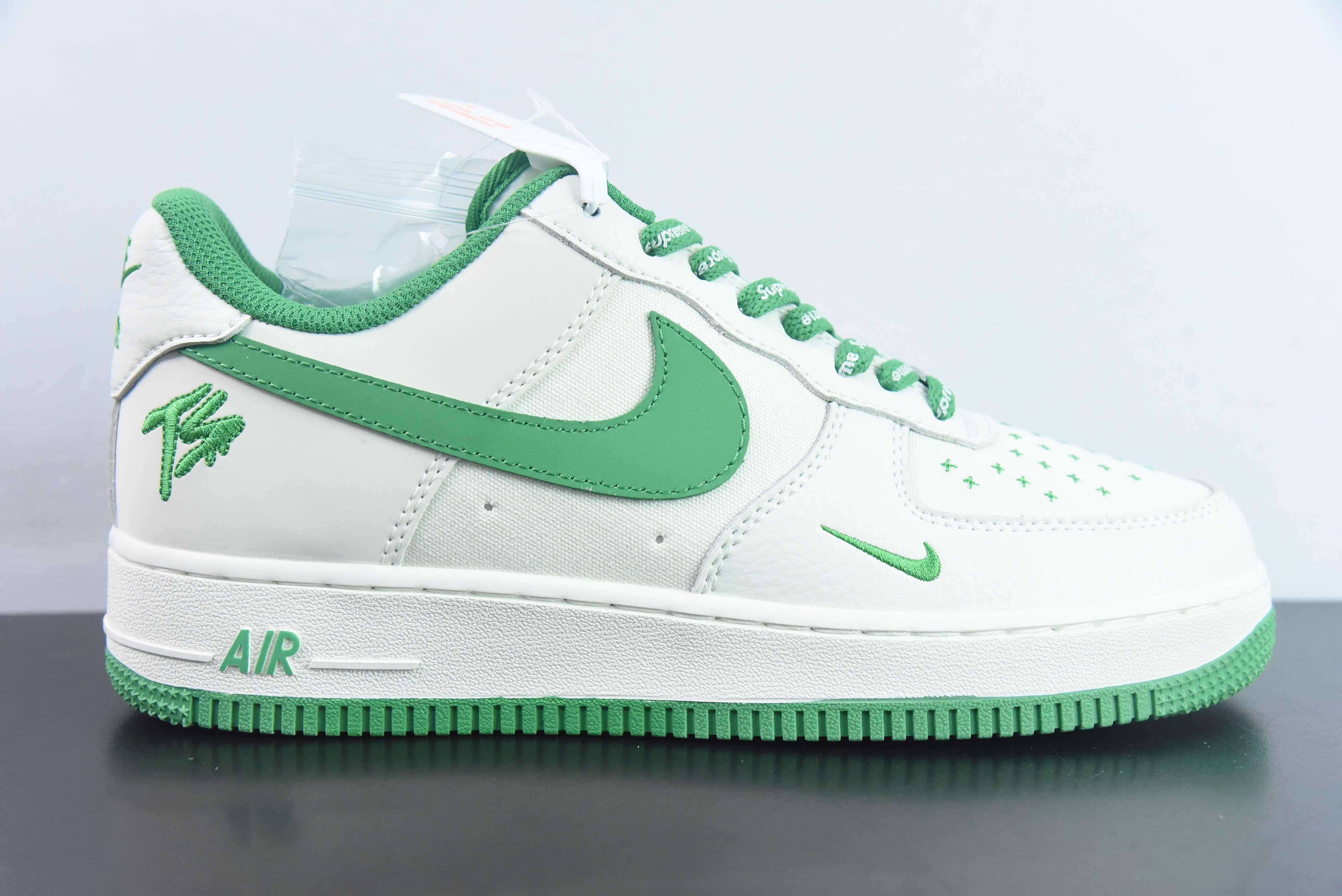 VAG49965435 公司级NIke Air Force 1 '07 Low “SUP+TS 联名-米绿帆布”空军一号货号：-752 尺码：36-45