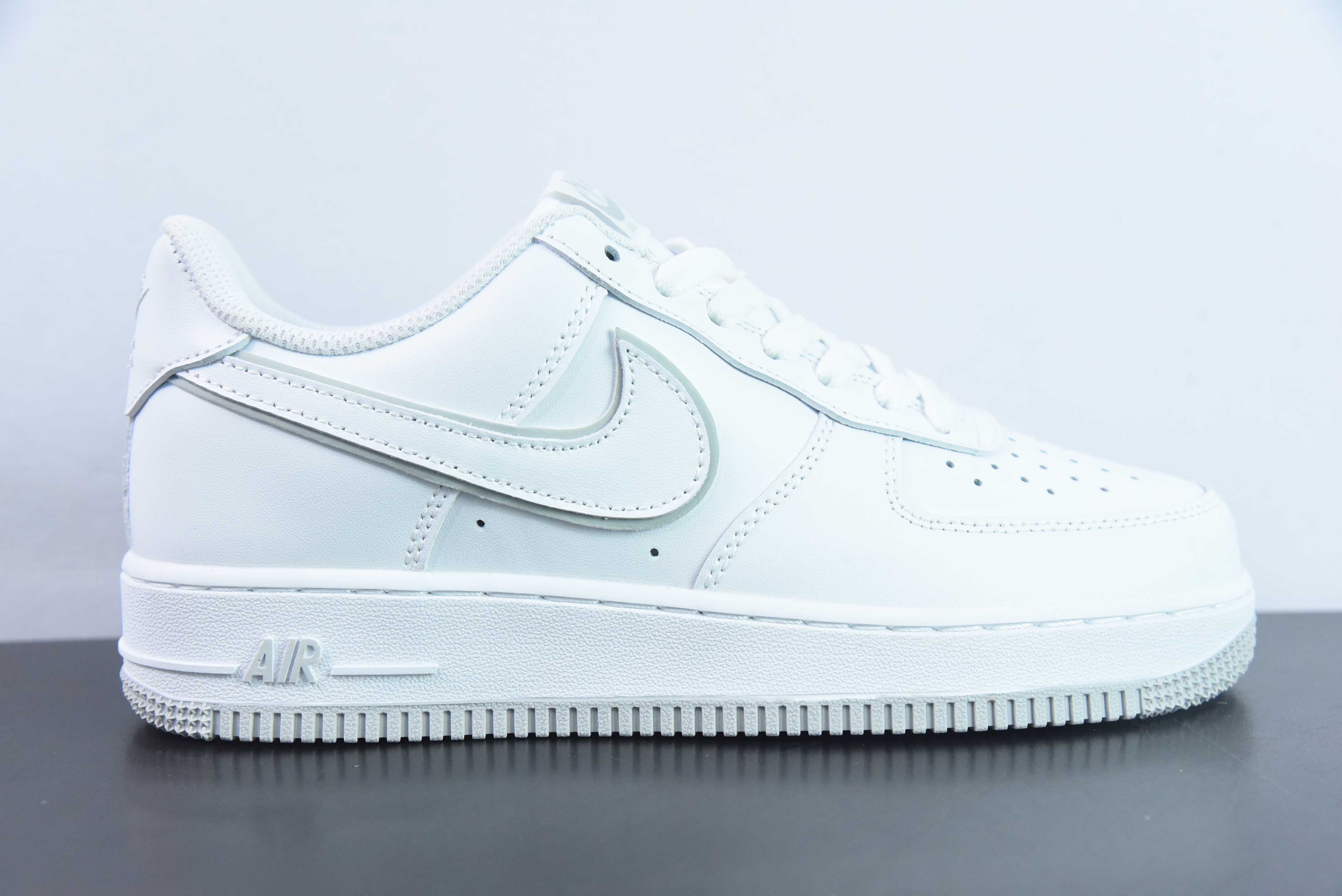 RNT88950623 Nike Air Force 1 Low 空军一号低帮百搭休闲运动板鞋 货号：DX5805-100 尺码：36-45