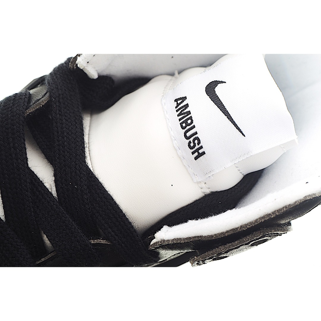 图片[8]-NK Dunk 高帮大勾儿童板鞋 以经过重塑后的元年款版型呈现，并融入机车、汽车和卡车的文化元素，在外观上更加修长挺拔，标志从鞋跟处向外延伸，如同机车排气管，鞋款后侧则饰有凹纹字标印花，同时采用突出的后跟设计以此提升整体包裹性，此外，联名的鞋垫和鞋舌标签也为经典款型增添一抹匠心独具的魅力。 尺码：24-37.5-选品中心