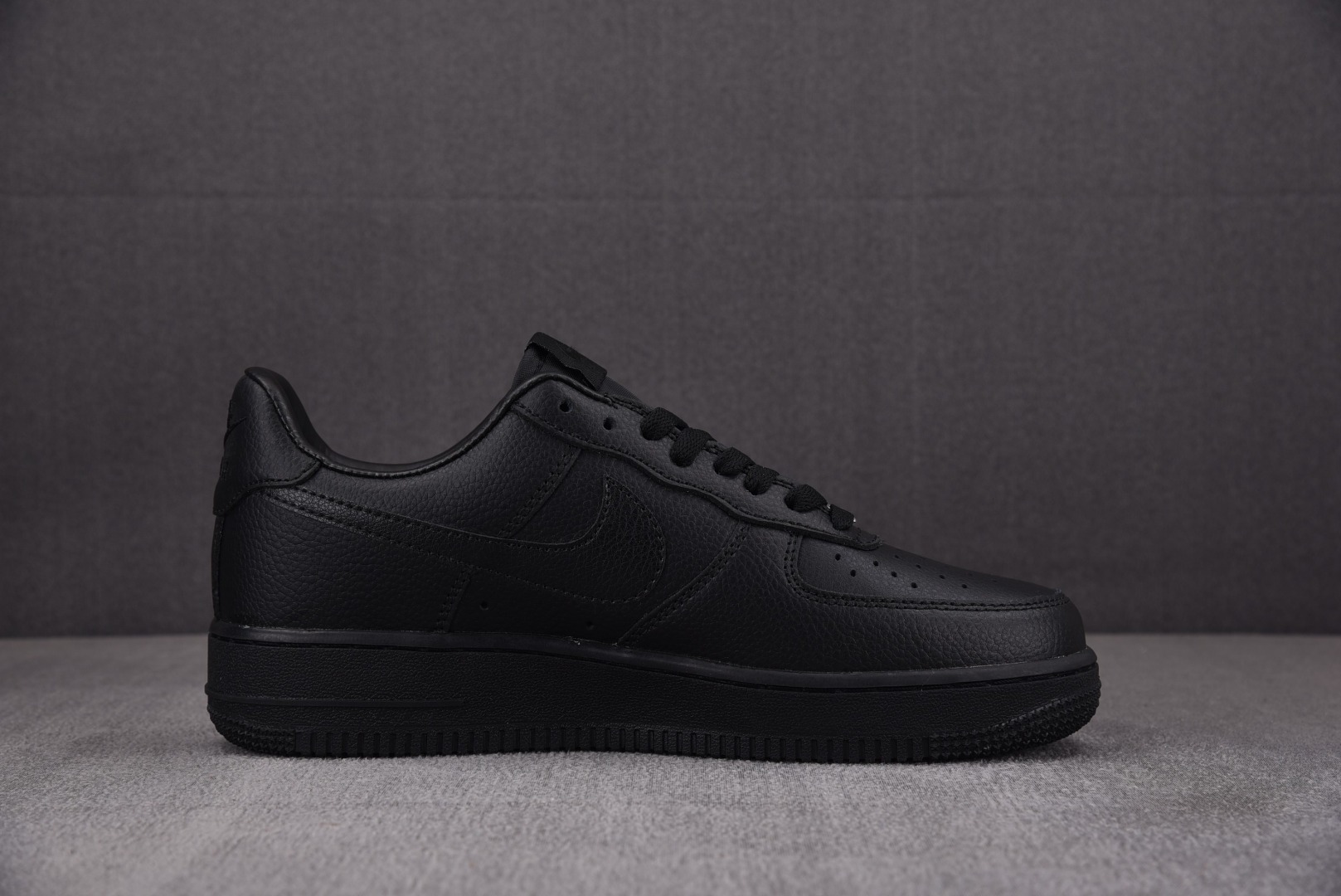 AF1黑色字母鞋码36-47.5总裁