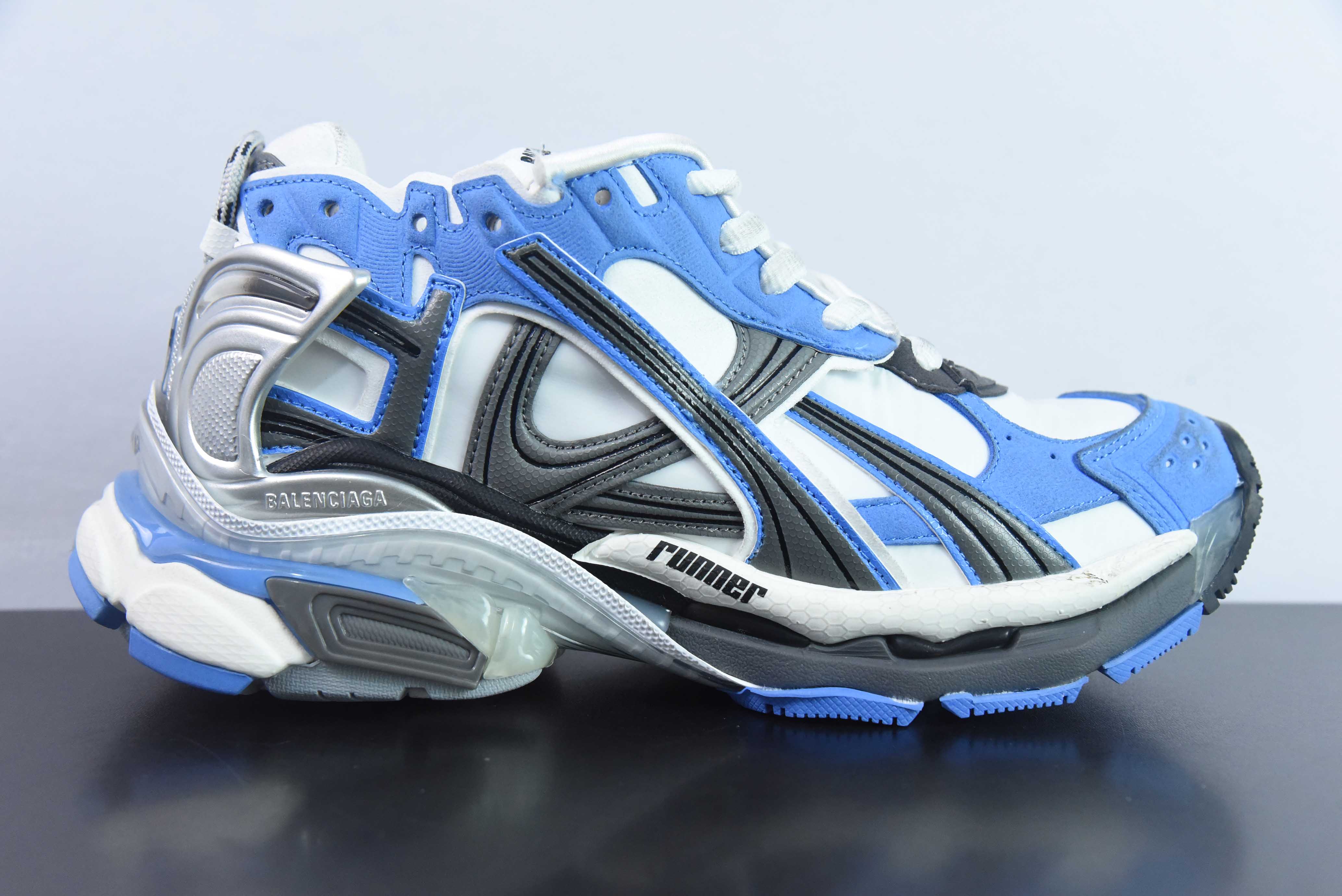 MDZ47628361 Zapatos de papá retro viejos hechos a mano estilo destrucción Balenciaga Runner originales puros Tamaño: 35…