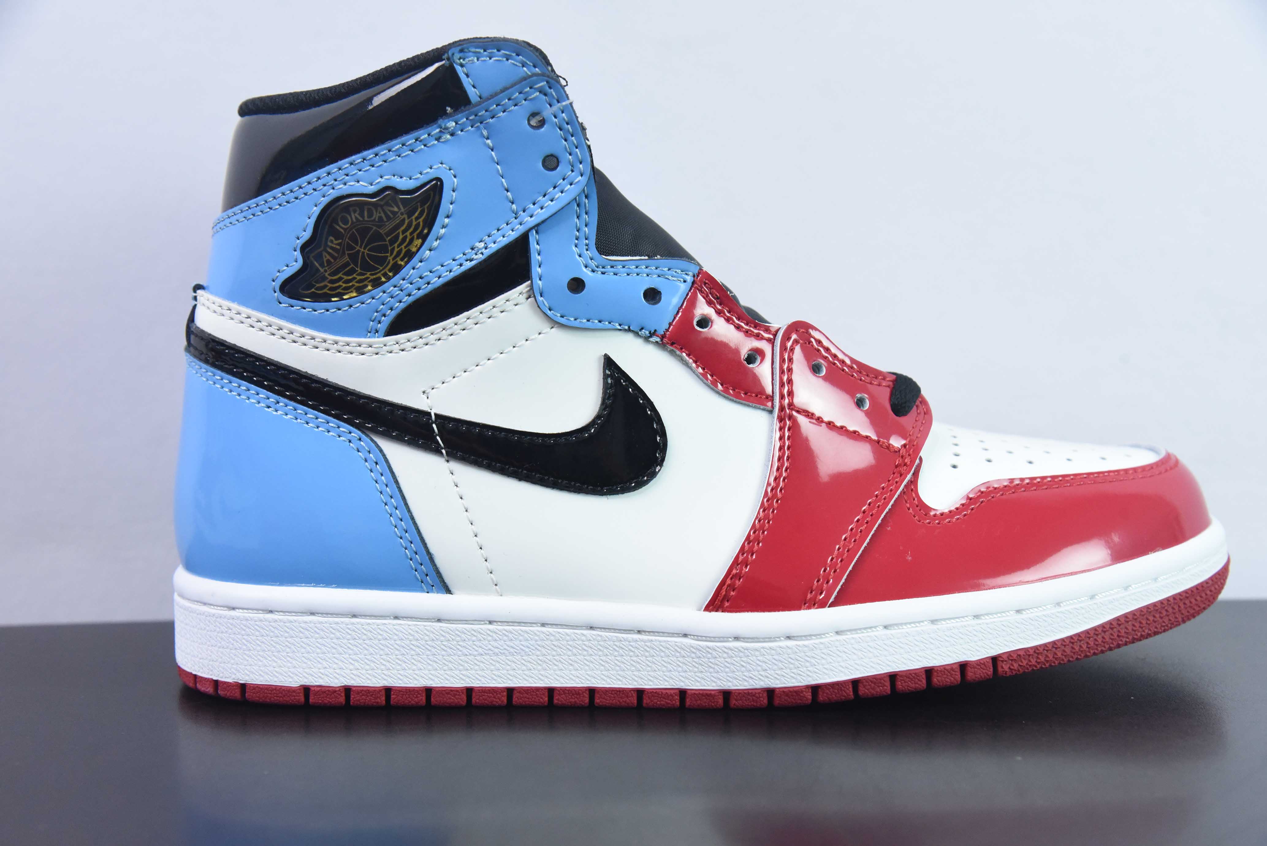 High top WNQ42998432 Air Jordan AJ1 Retro AJ1 high top police light item number: CK5666-100 sizes 36-47.5