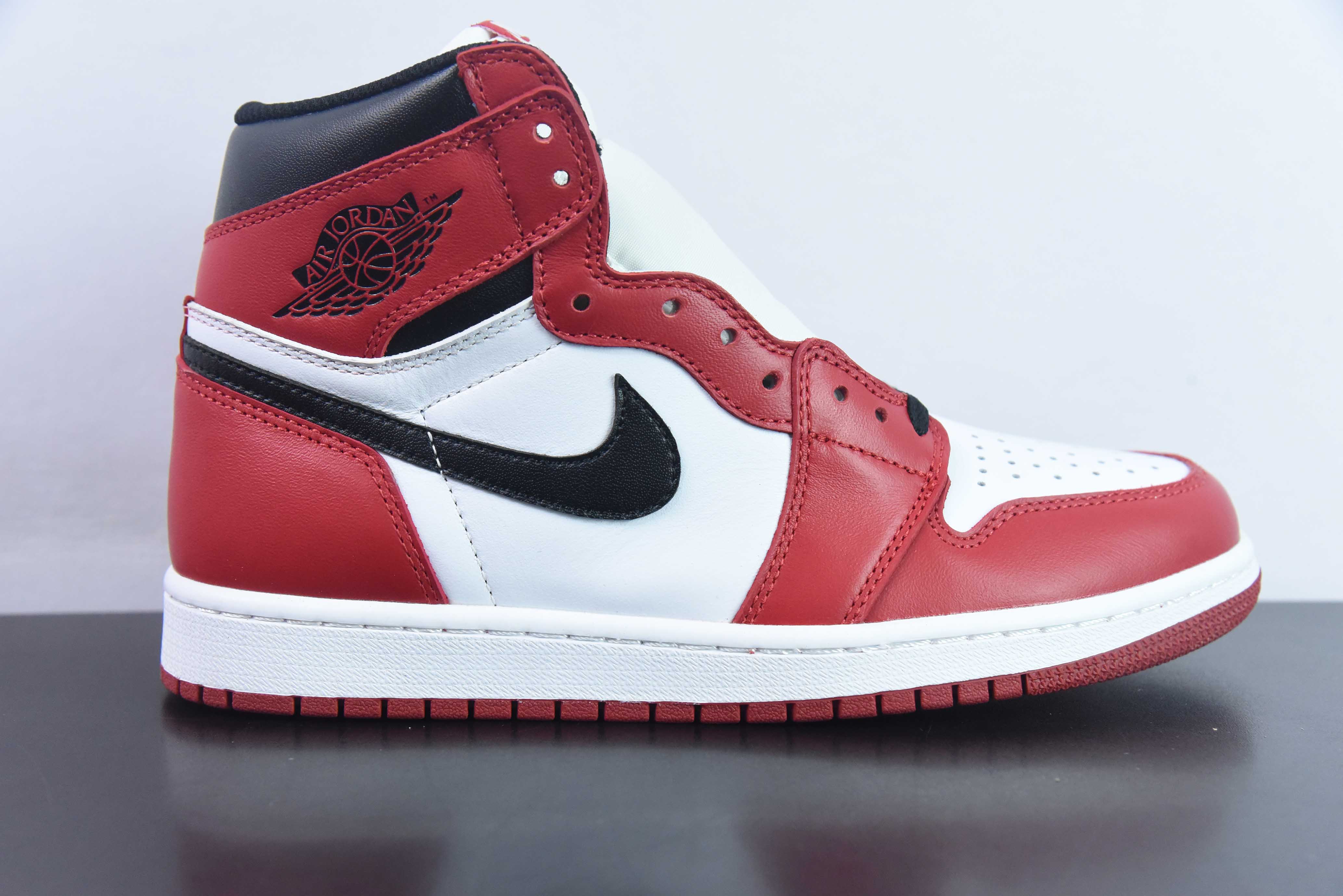 High top WNQ42998432 Air Jordan 1 Retro "Chicago" Chicago 2015 555088-101 sizes: 36-47.5