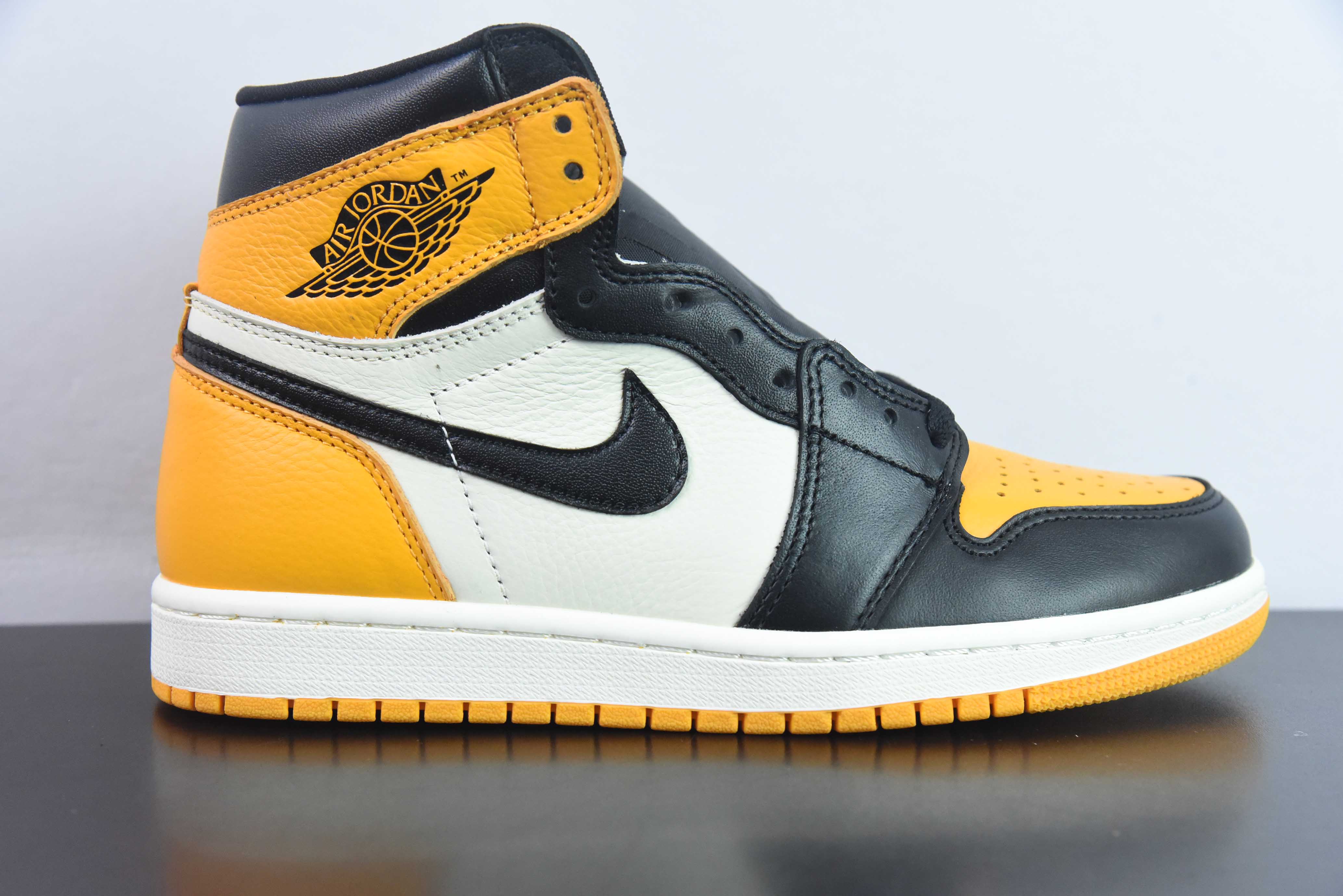 High top WNQ42998432 Air Jordan AJ1 Retro High high top black yellow toe 555088-711 sizes: 36-47.5