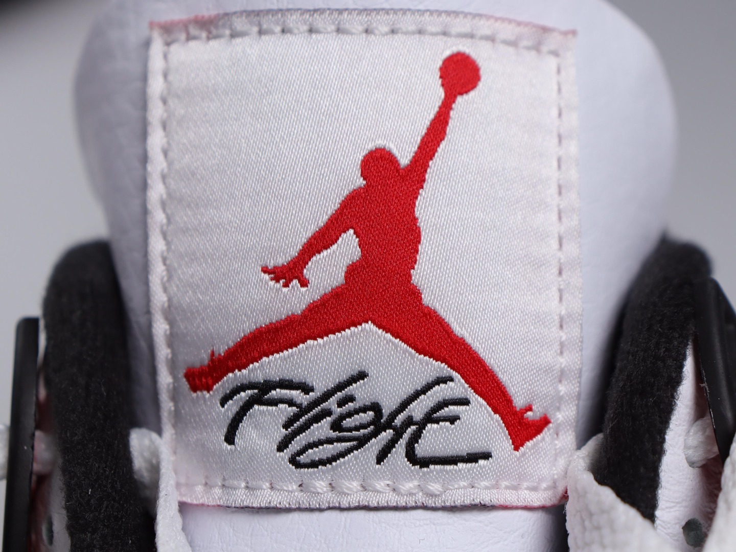 AJ4白黑红 尺码:41-46纯原-Air Jordan 4“Neutral Grey”白黑红 DH69