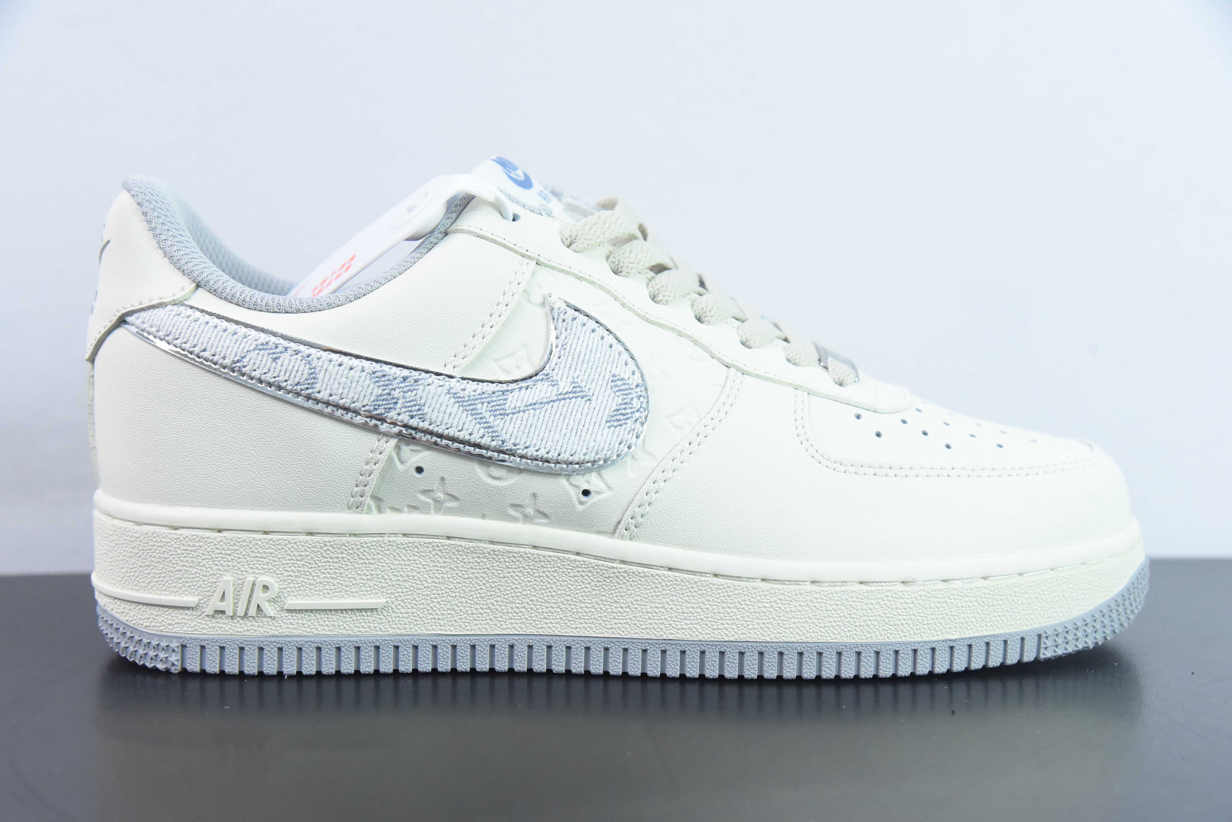 BAX67576234 Nk Air Force 1'07 Low 印花白 联名款 空军一号低帮休闲板鞋 货号：LV0506-022 尺码：36-45