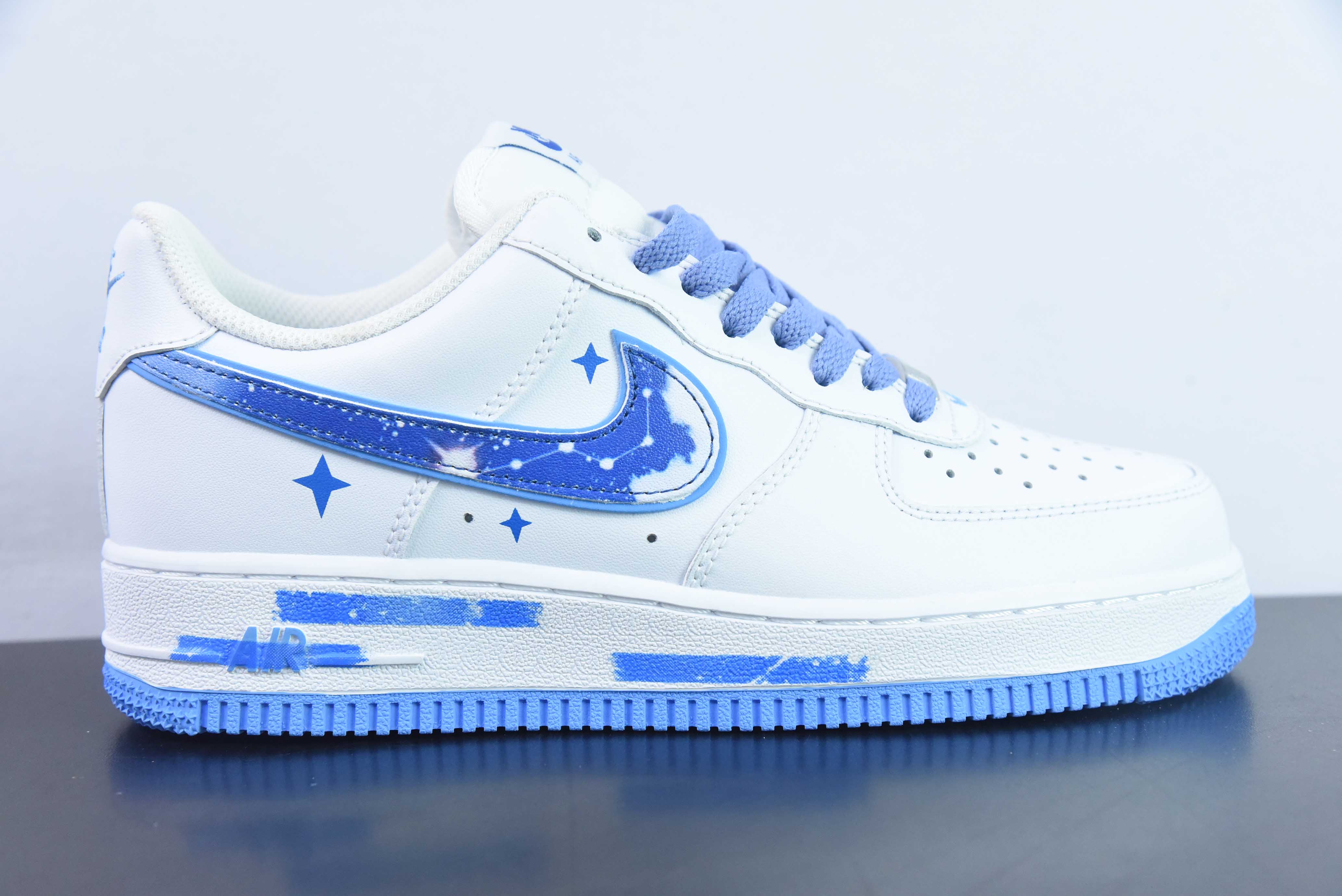 EAI87251935 Nk Air Force 1'07 Low 空军一号低帮休闲板鞋 白蓝行星 货号：DV0708 101 尺码：36-45