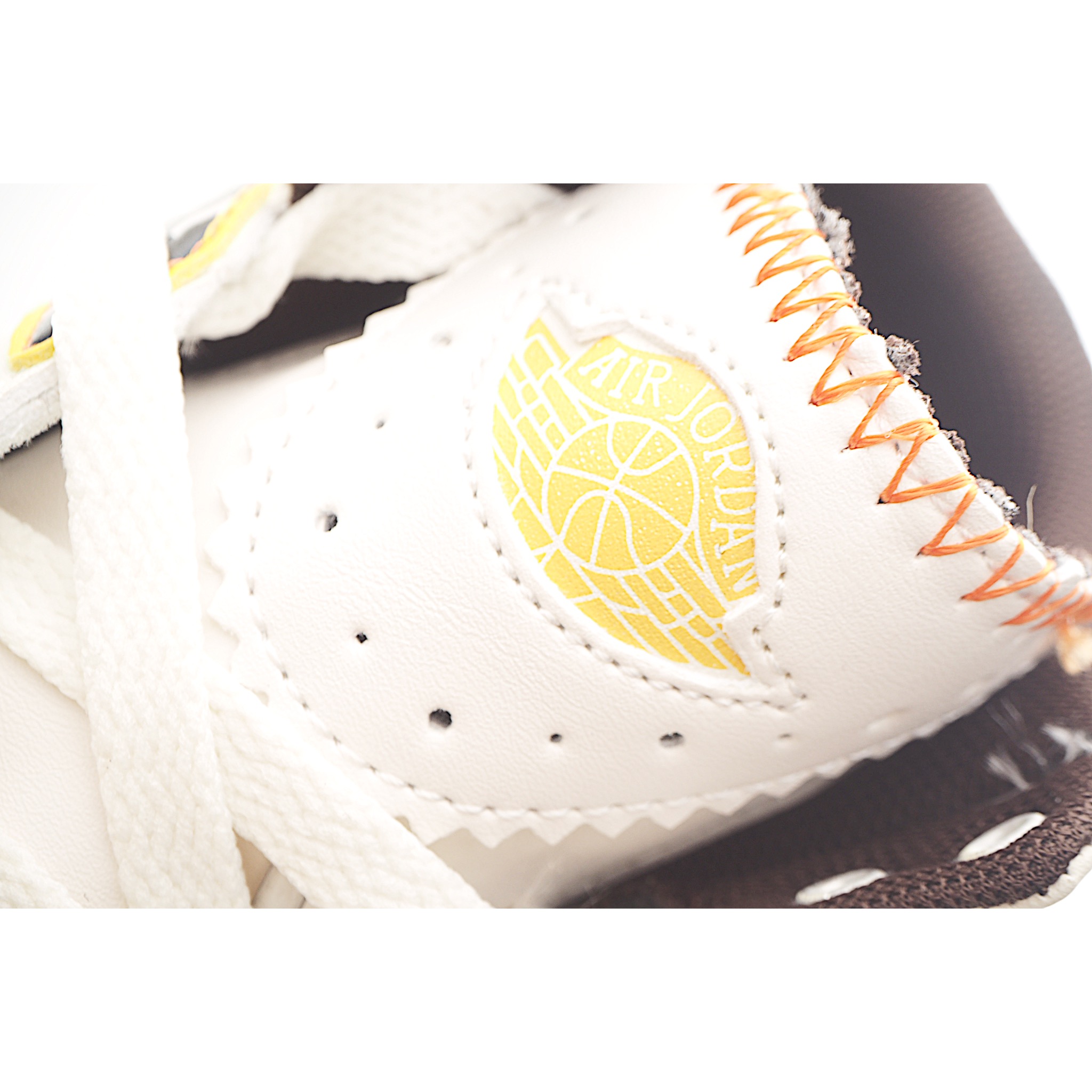 图片[8]-AJ 2代中帮系带复古童鞋 你的孩子会摇滚经典的吧! AJ2 于1986 年首次亮相，是其著名前身的酷炫弟弟一-标志性AJ1的更时尚、更简约的版本。鞋面采用舒适材质，提升上脚体验。鞋身延续了经典款式设计，并加强了鞋面的包裹和支撑性能。鞋底精心打造的防滑底纹，抓地稳固。 尺码：24-37.5-选品中心