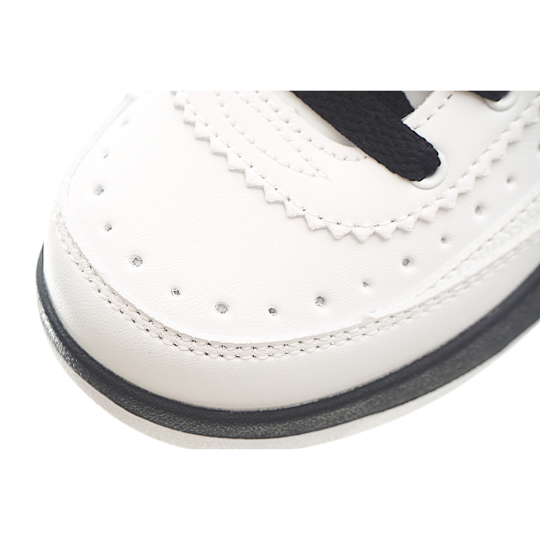 图片[7]-AJ 2代中帮系带复古童鞋 你的孩子会摇滚经典的吧! AJ2 于1986 年首次亮相，是其著名前身的酷炫弟弟一-标志性AJ1的更时尚、更简约的版本。鞋面采用舒适材质，提升上脚体验。鞋身延续了经典款式设计，并加强了鞋面的包裹和支撑性能。鞋底精心打造的防滑底纹，抓地稳固。 尺码：24-37.5-选品中心