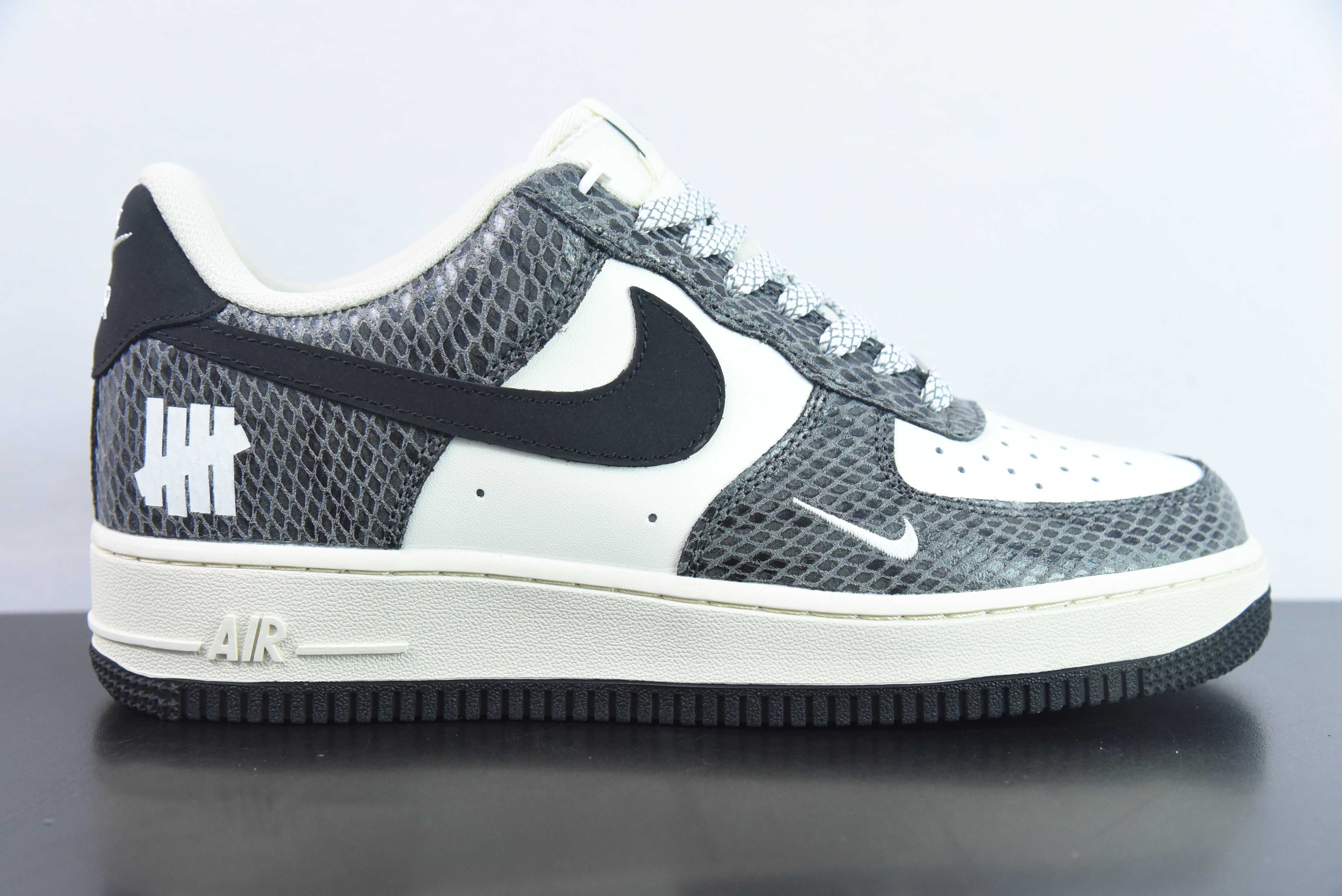 LAR89262732 五杠UNDEFEATED x Nike Air Force 1’07 Low SP"Snake"空军一号“蟒蛇纹黑米白小钩”BS9055-829 尺码：36-45