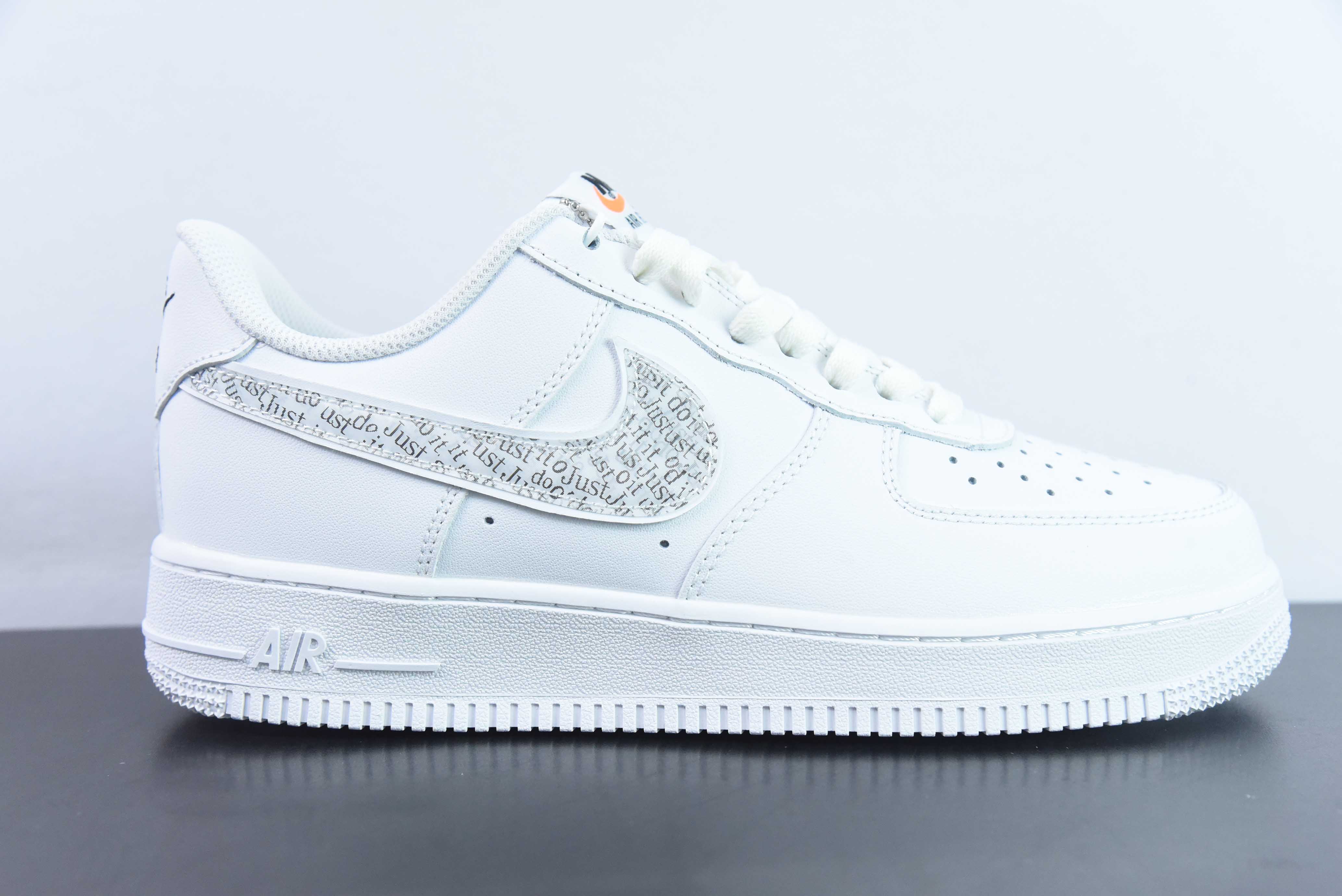 AAU15656638 Nike Air Force 1 Low "Just Do It"印花勾 空军一号低帮运动休闲板鞋货号：BQ5361-100 尺码：36-45
