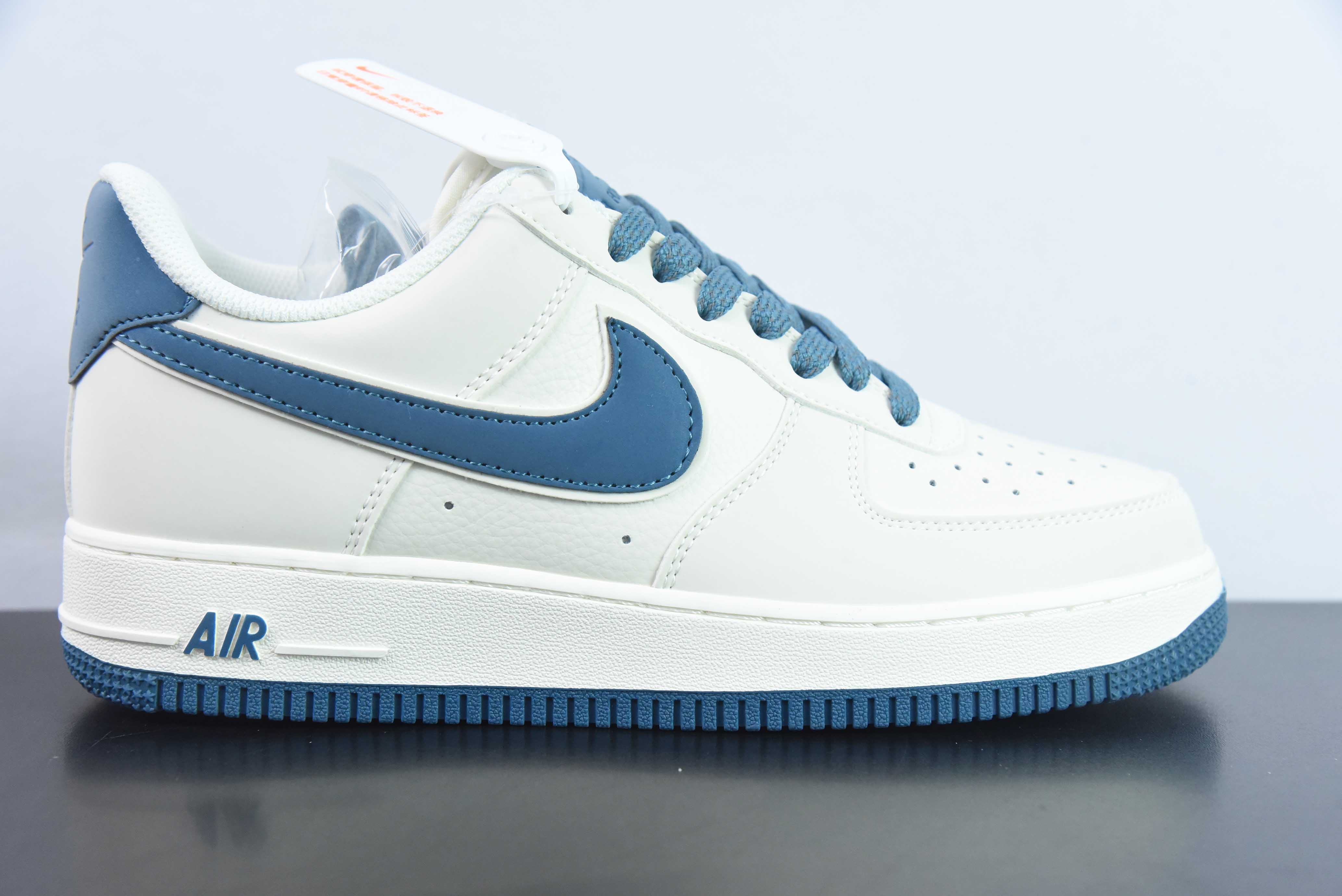 EAP89014831 Nk Air Force 1'07 Low 米水蓝 满天星 空军一号低帮休闲板鞋 货号：GL6835-012 尺码：36-45