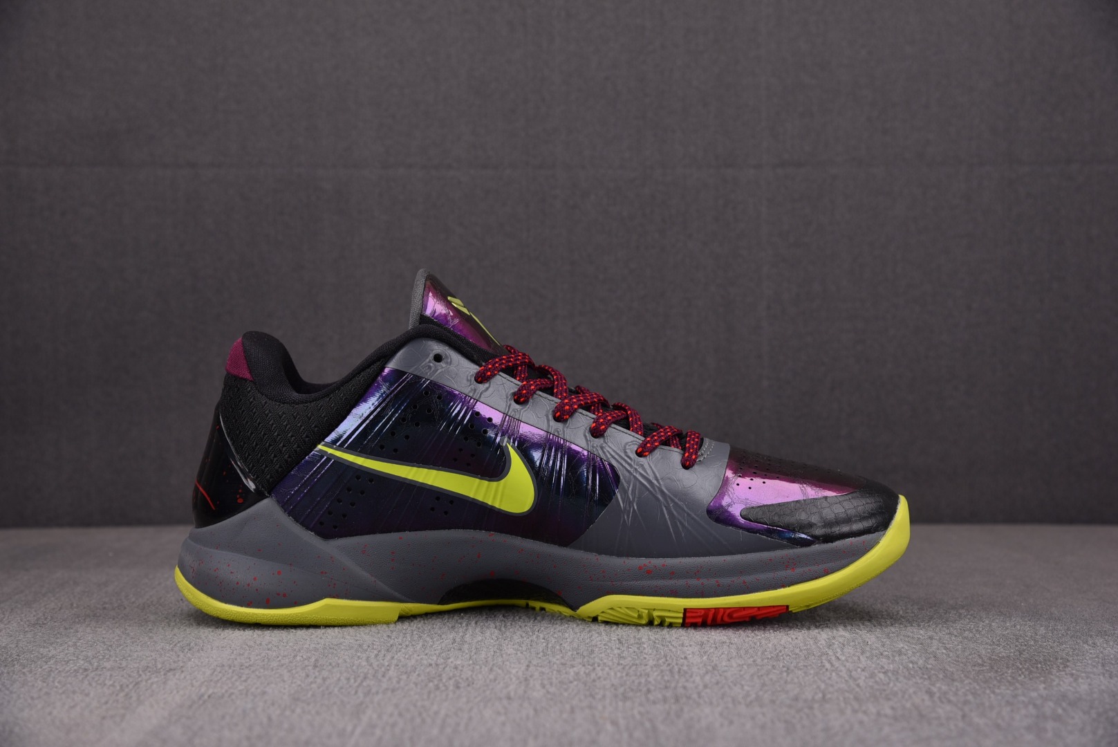 KOBE5鞋码40-48.5偏小0.