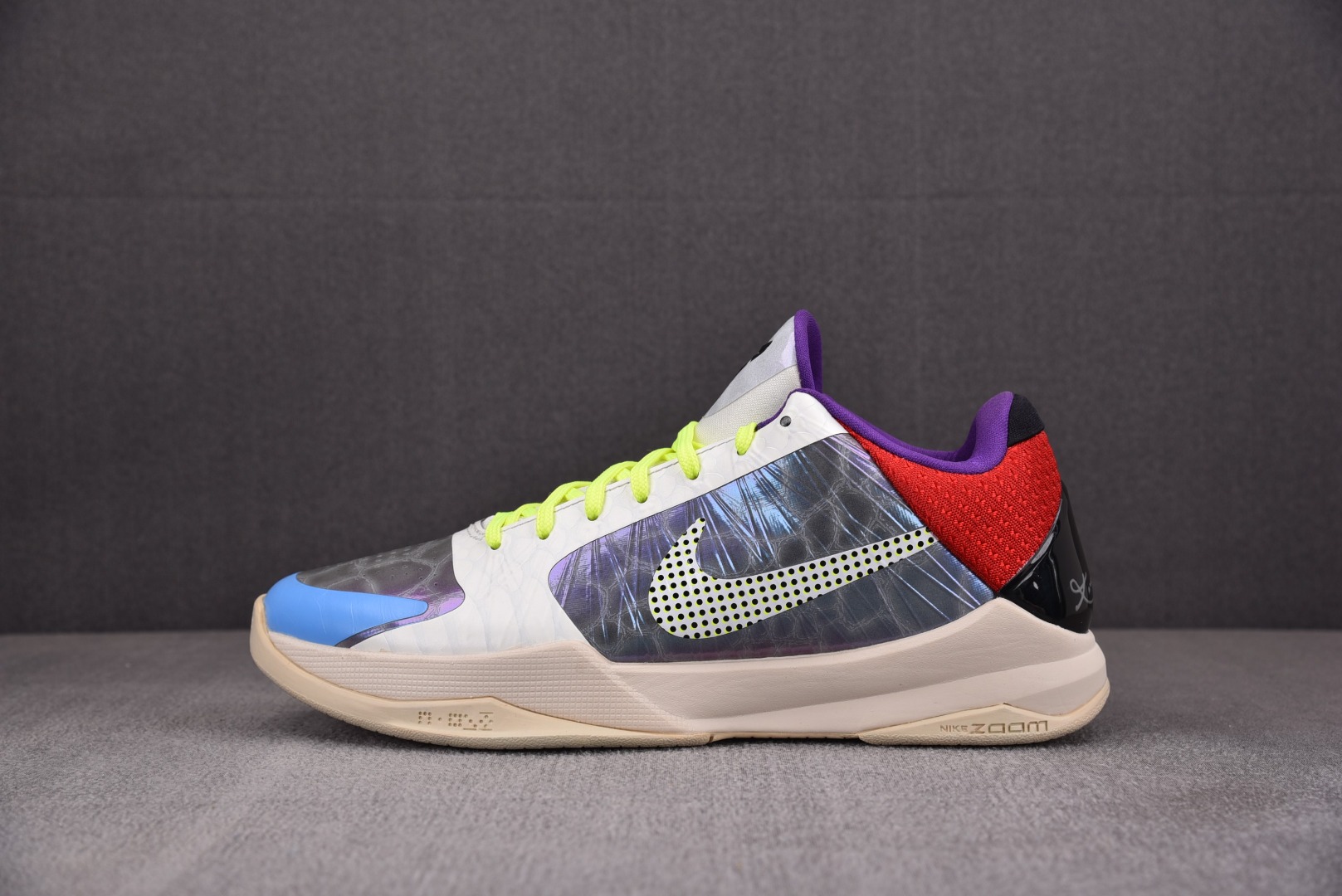 KOBE5鞋码40-48.5偏小0.