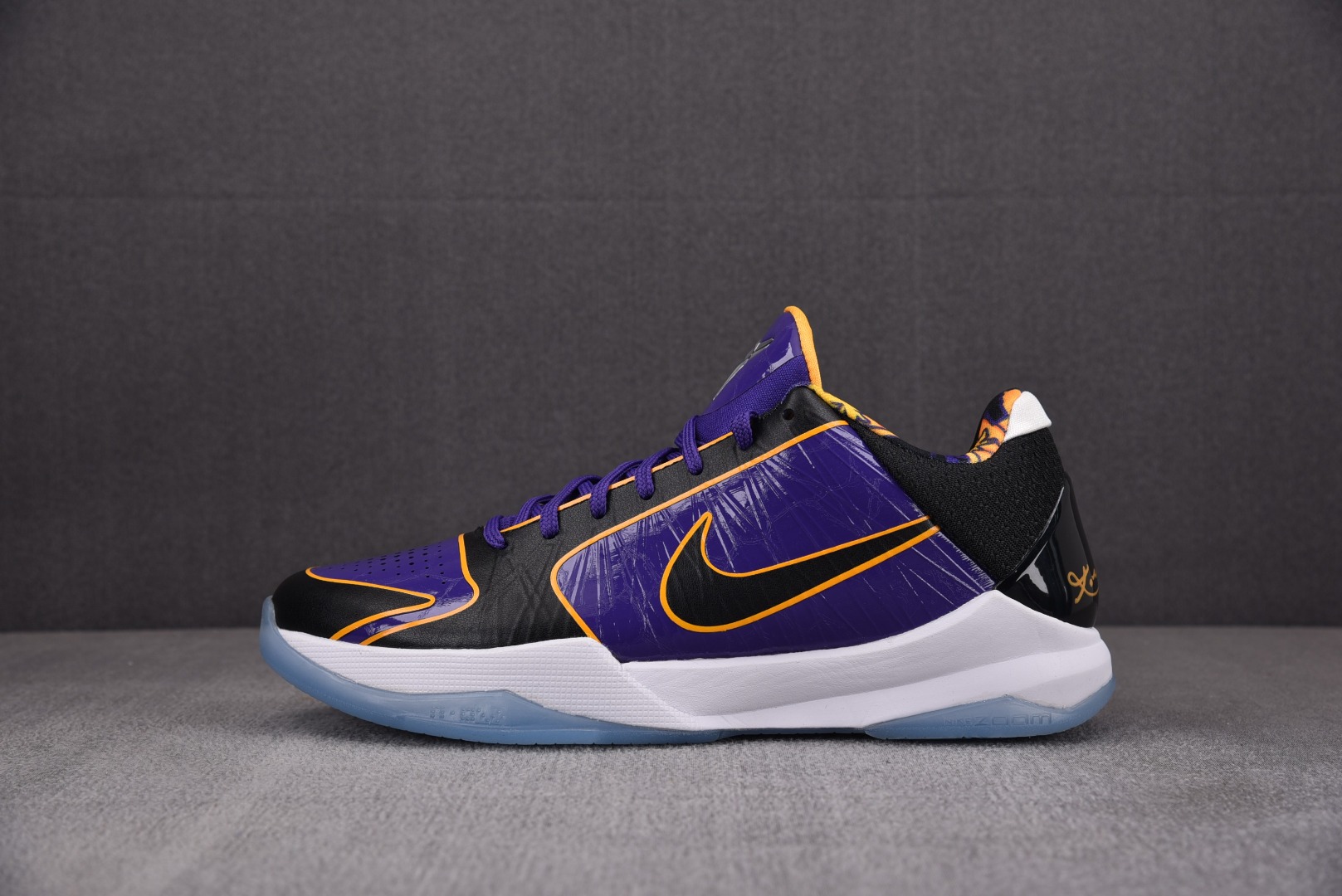 KOBE5鞋码40-48.5偏小0.