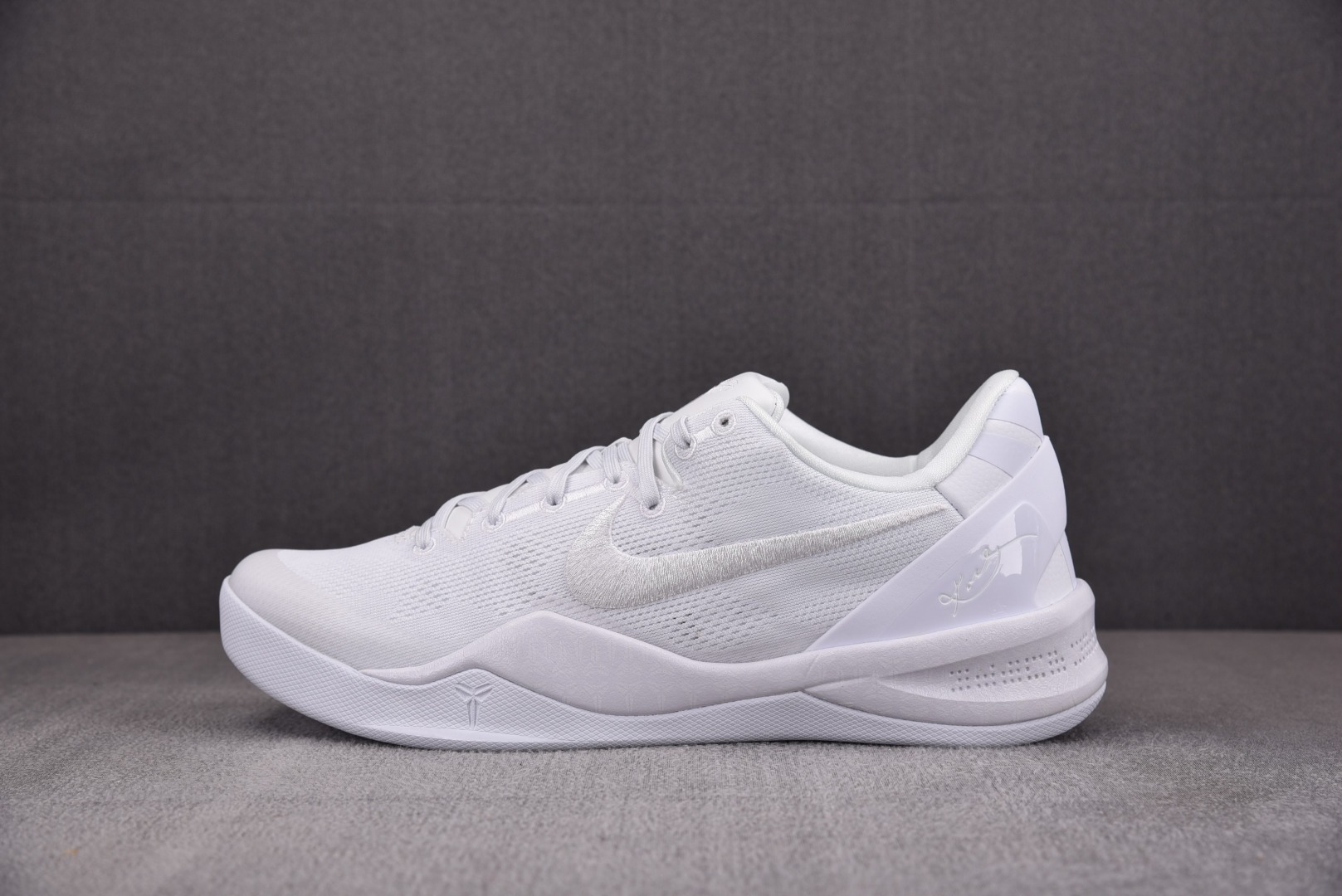 KOBE8鞋码40-48.5偏小0.