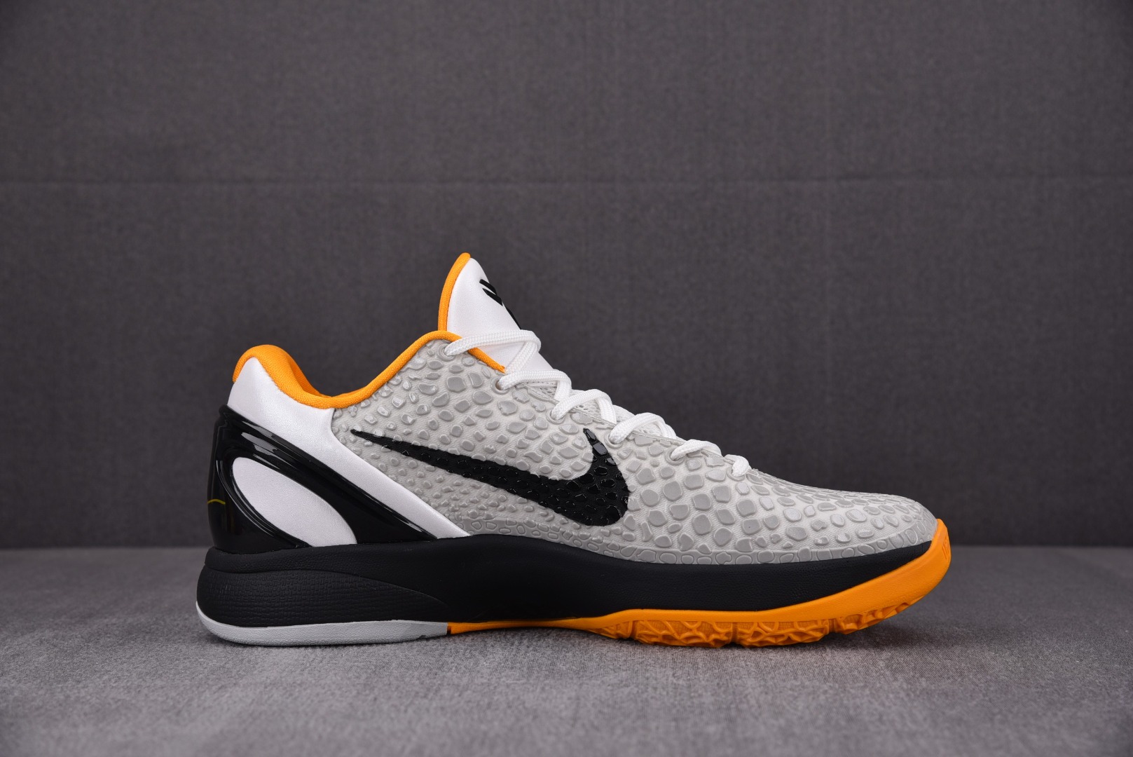 KOBE6鞋码40-48.5偏小0.