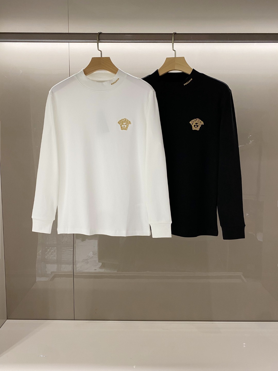 Versace Clothing T-Shirt Black Gold White Embroidery Cotton Knitted Knitting Fall/Winter Collection Fashion Long Sleeve