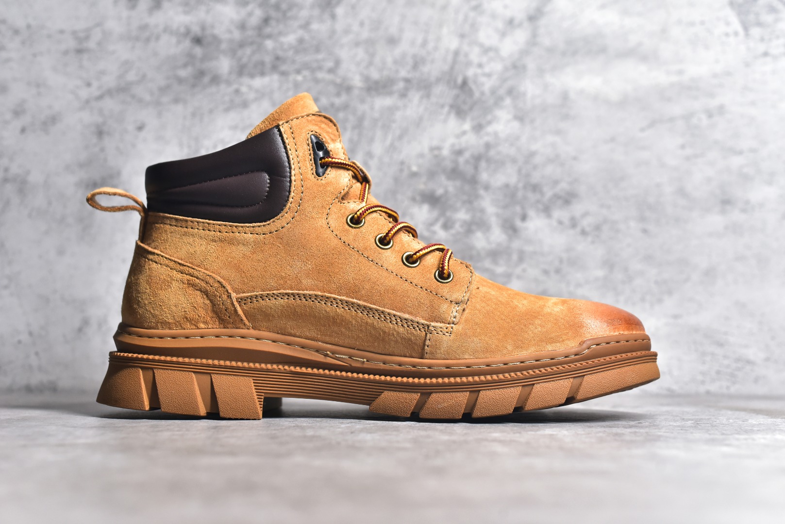 新货#Timberland添柏岚/天伯伦户外中帮休闲大黄靴-莆田鞋,莆田鞋货源,高仿鞋,高仿鞋货源,安福档口,莆田高仿鞋,莆田鞋批发,高仿鞋批发,莆田高仿运动鞋,高仿运动鞋,莆田运动鞋 新货#Timberland添柏岚/天伯伦户外中帮休闲大黄靴