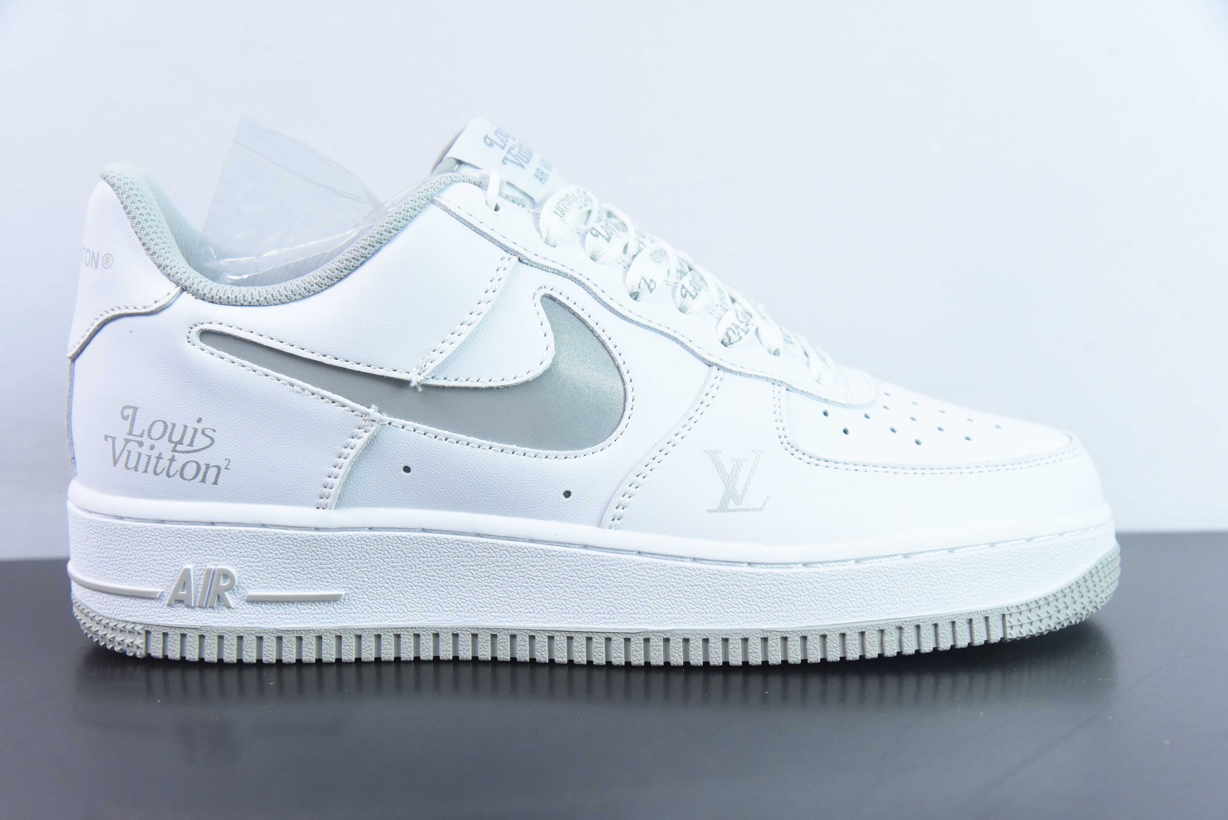 EAF81533746 Louis Vuitton x Nike Air Force 1 07 LV8 Low "White/Grey/LV Monogram" Fuerza Aérea uno gancho LV calado LV18…