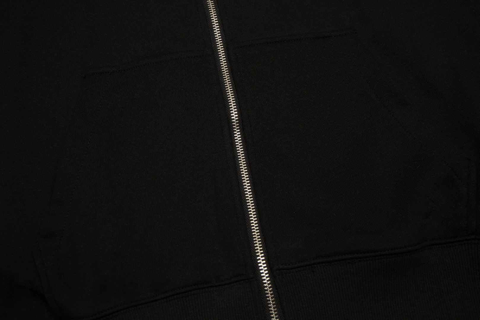 High-End Quality Hand-Painted Women’s Suit with Unique Embroidery and ZP Filament Line - 图片 9