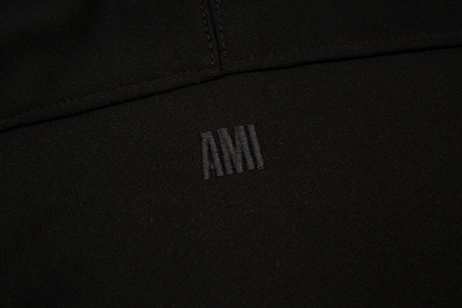 High-End Quality Hand-Painted Women’s Suit with Unique Embroidery and ZP Filament Line - 图片 7