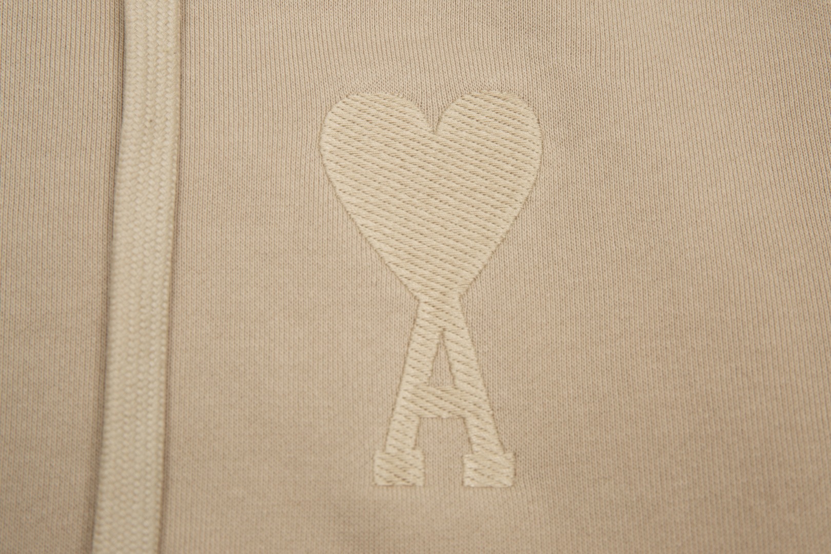 ZGLB 4103: Macalon’s Heart Embroidered Chain Coat, High-Quality Customized Fabric, Intricate Embroidery - 图片 4