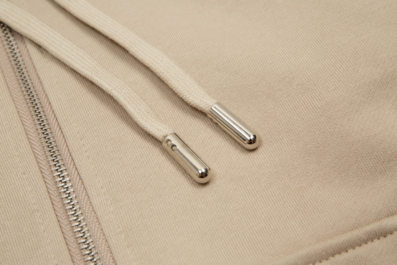 ZGLB 4103: Macalon’s Heart Embroidered Chain Coat, High-Quality Customized Fabric, Intricate Embroidery - 图片 7