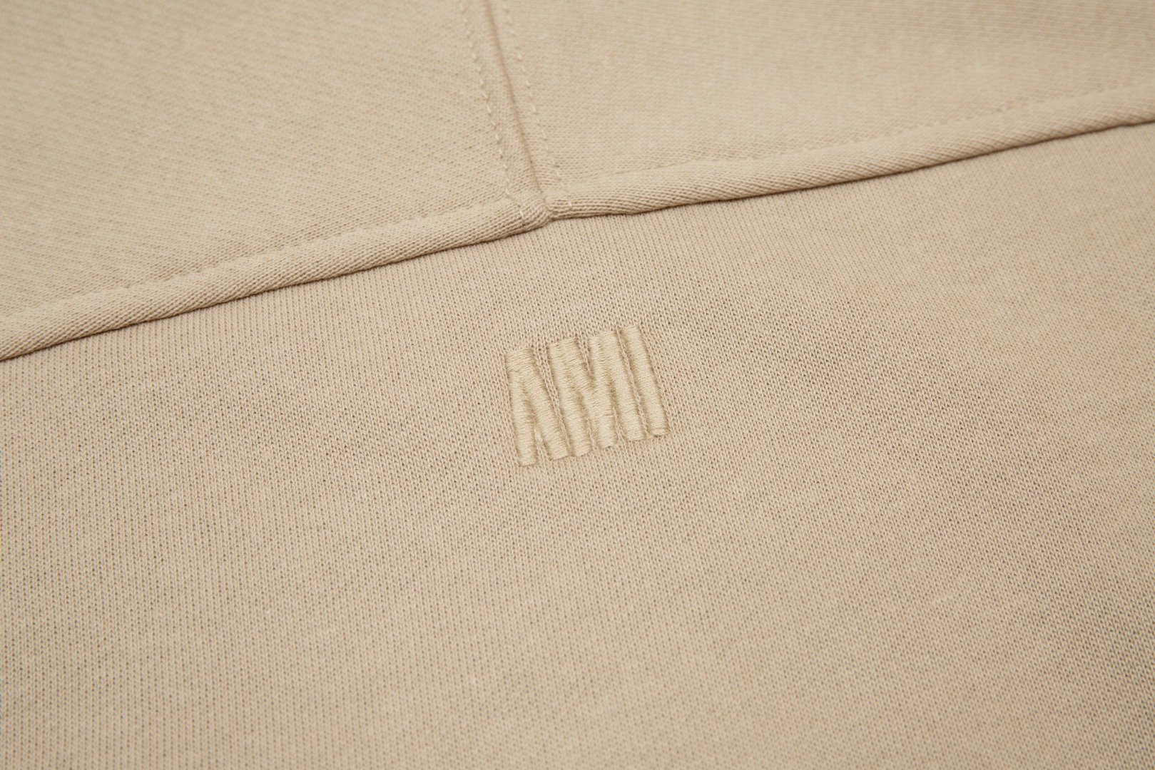 ZGLB 4103: Macalon’s Heart Embroidered Chain Coat, High-Quality Customized Fabric, Intricate Embroidery - 图片 6